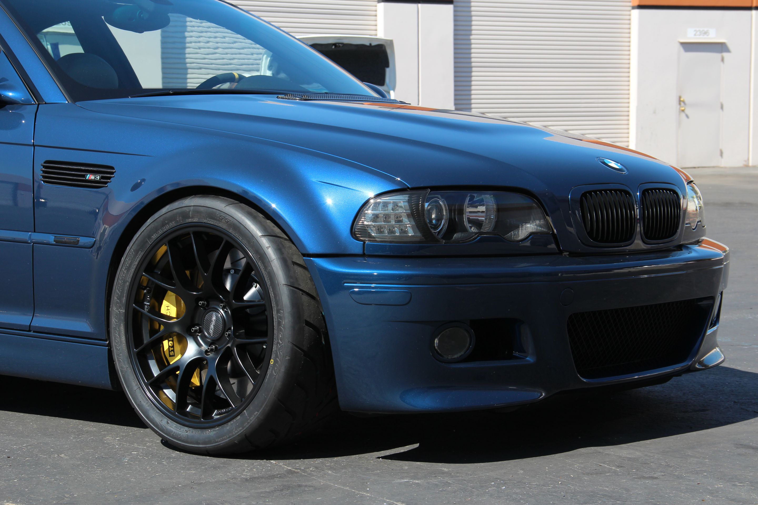 Blue BMW E46 M3 with 18" EC-7 Apex wheels in Satin Black