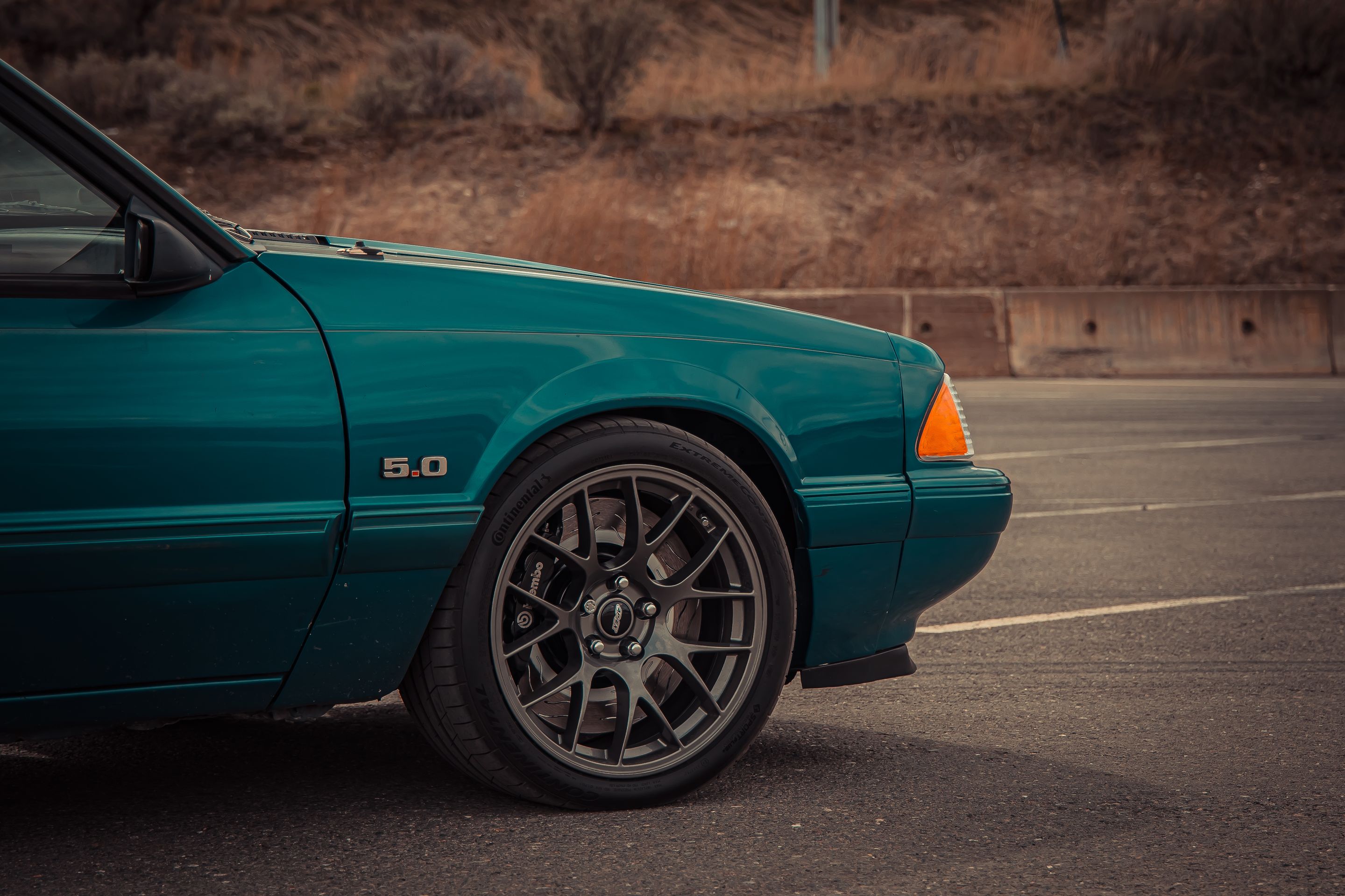 Green Ford SN95 Mustang GT with 18" EC-7 Apex wheels in Anthracite