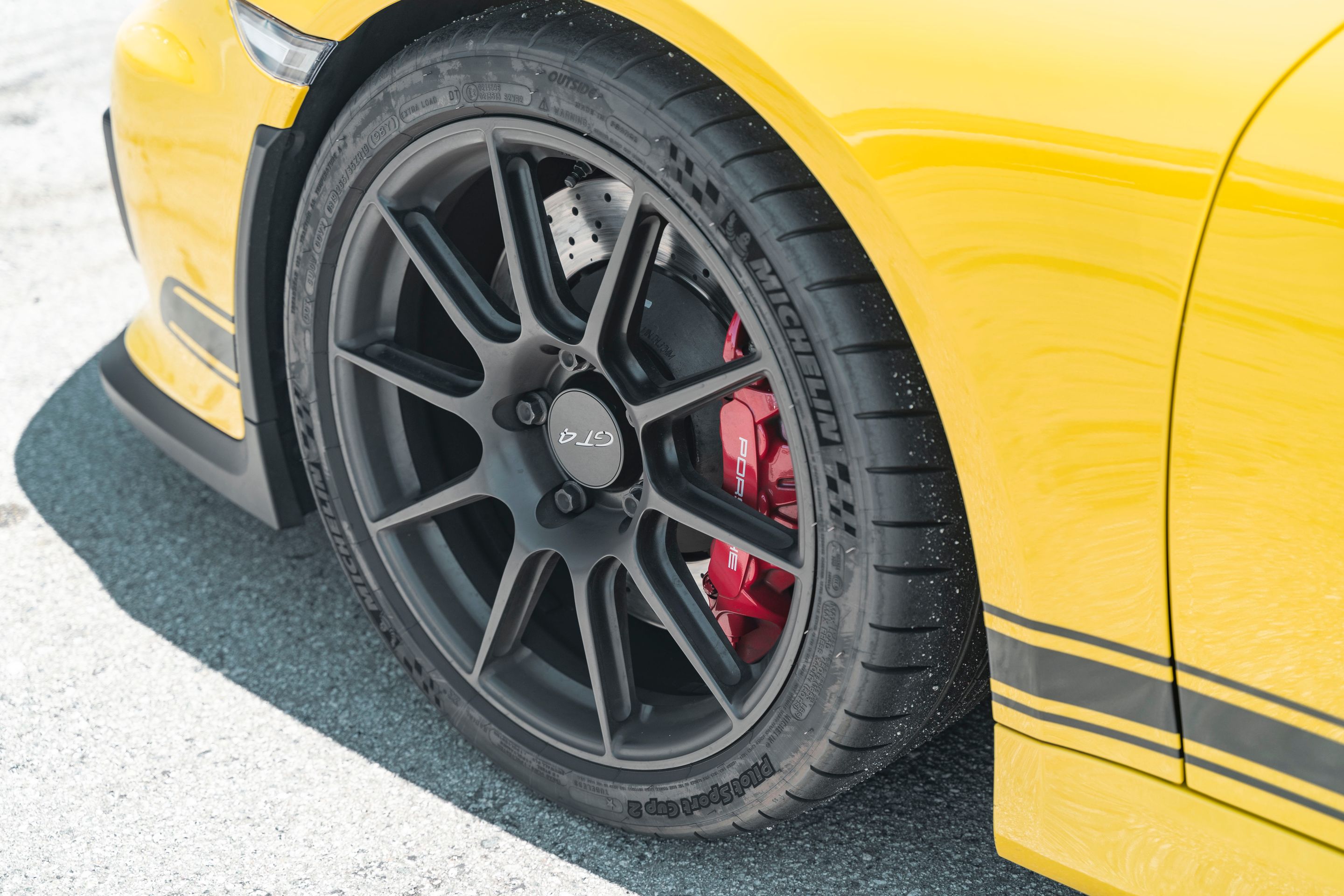 Yellow Porsche 981 Cayman GT4 with 19" SM-10 Apex wheels in Satin Black