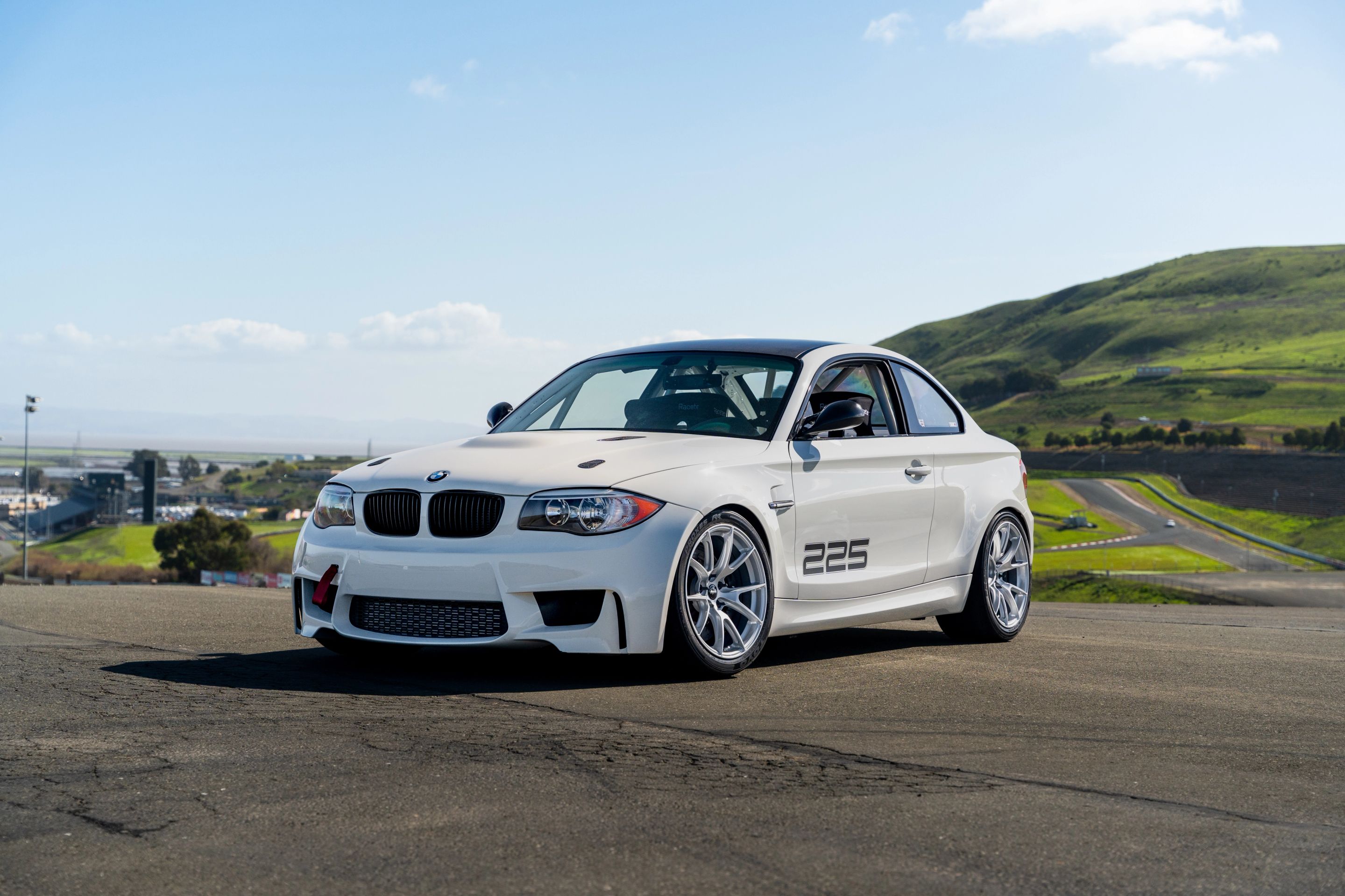 White BMW E82 1M with 18" VS-5 Apex wheels in Race Silver