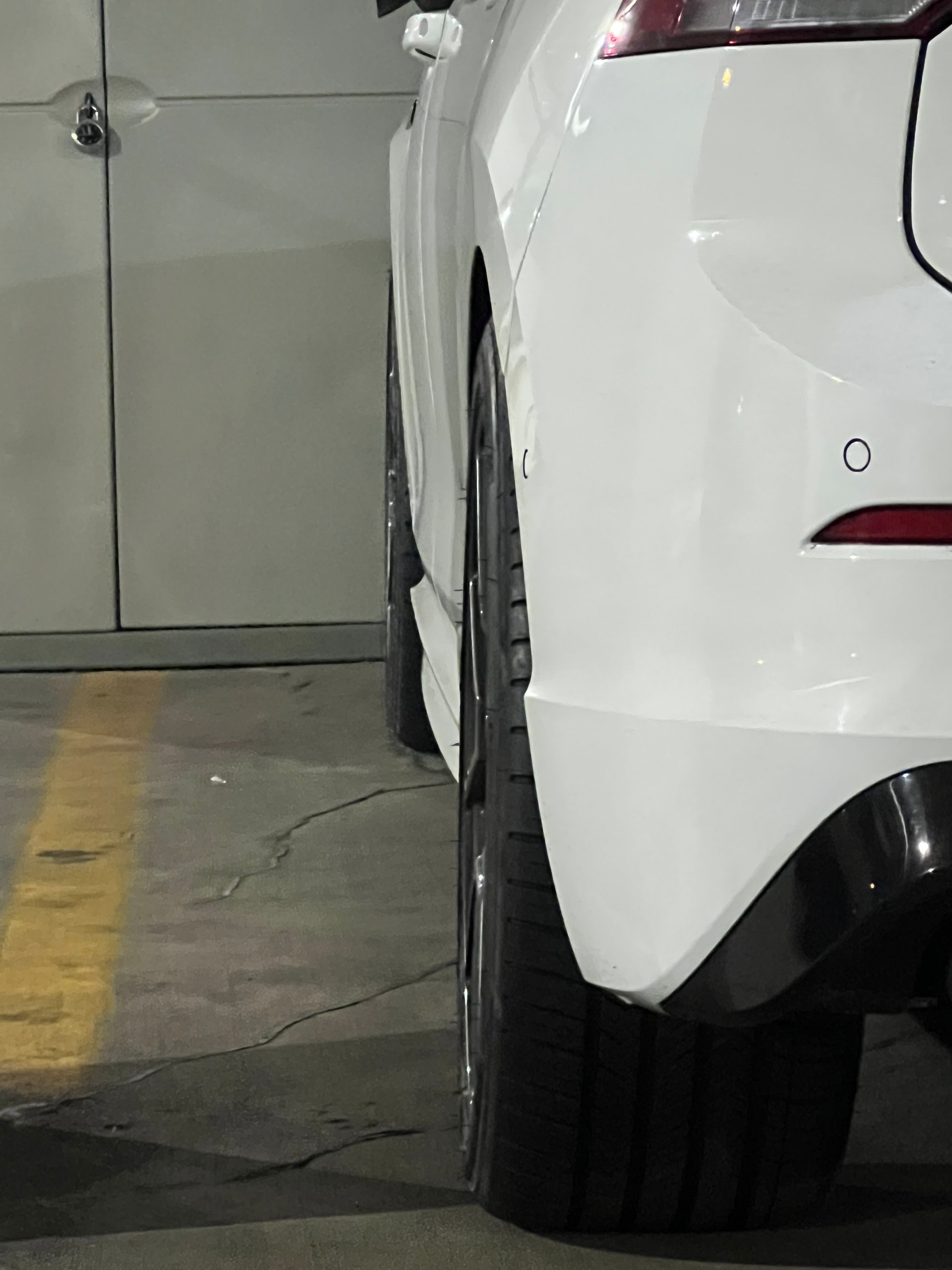 White VW MK8 Golf R with 18" VS-5 Apex wheels in Anthracite