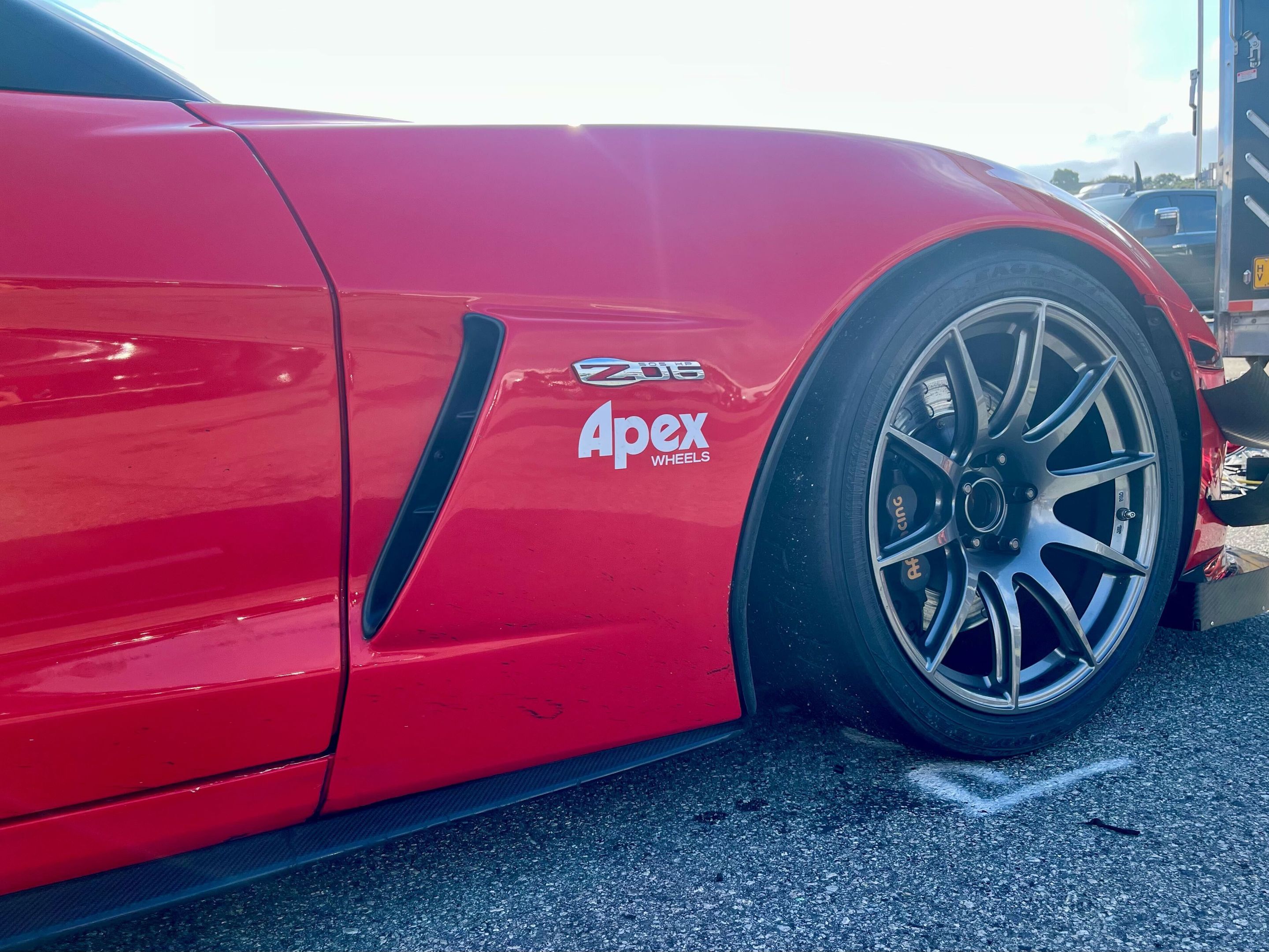 Red Chevrolet C6 Corvette Z06 with 19" SM-10RS Apex wheels in Anthracite