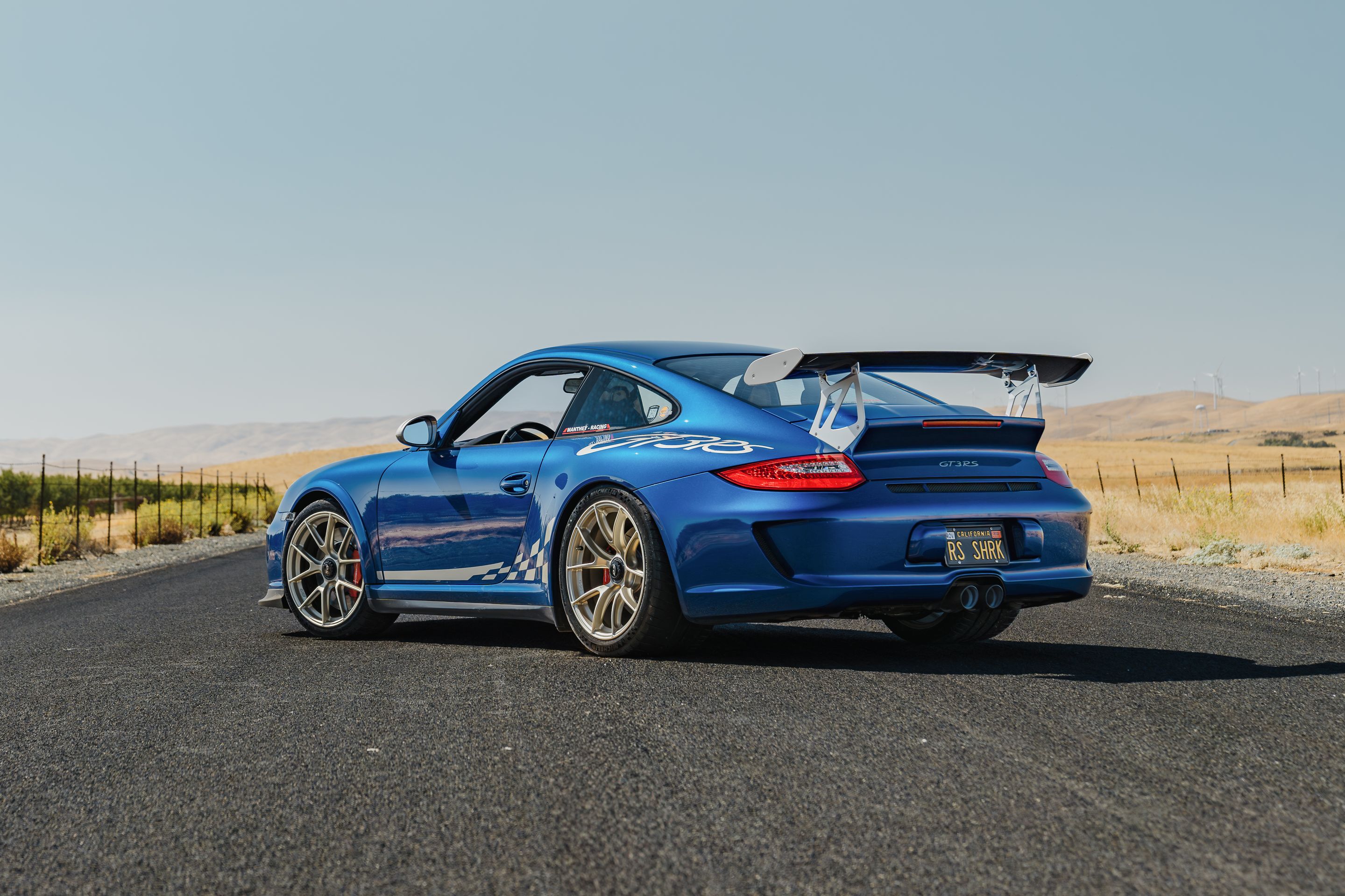 Blue Porsche 911 997 GT3 RS with 19" VS-5RS Apex wheels in Motorsport Gold