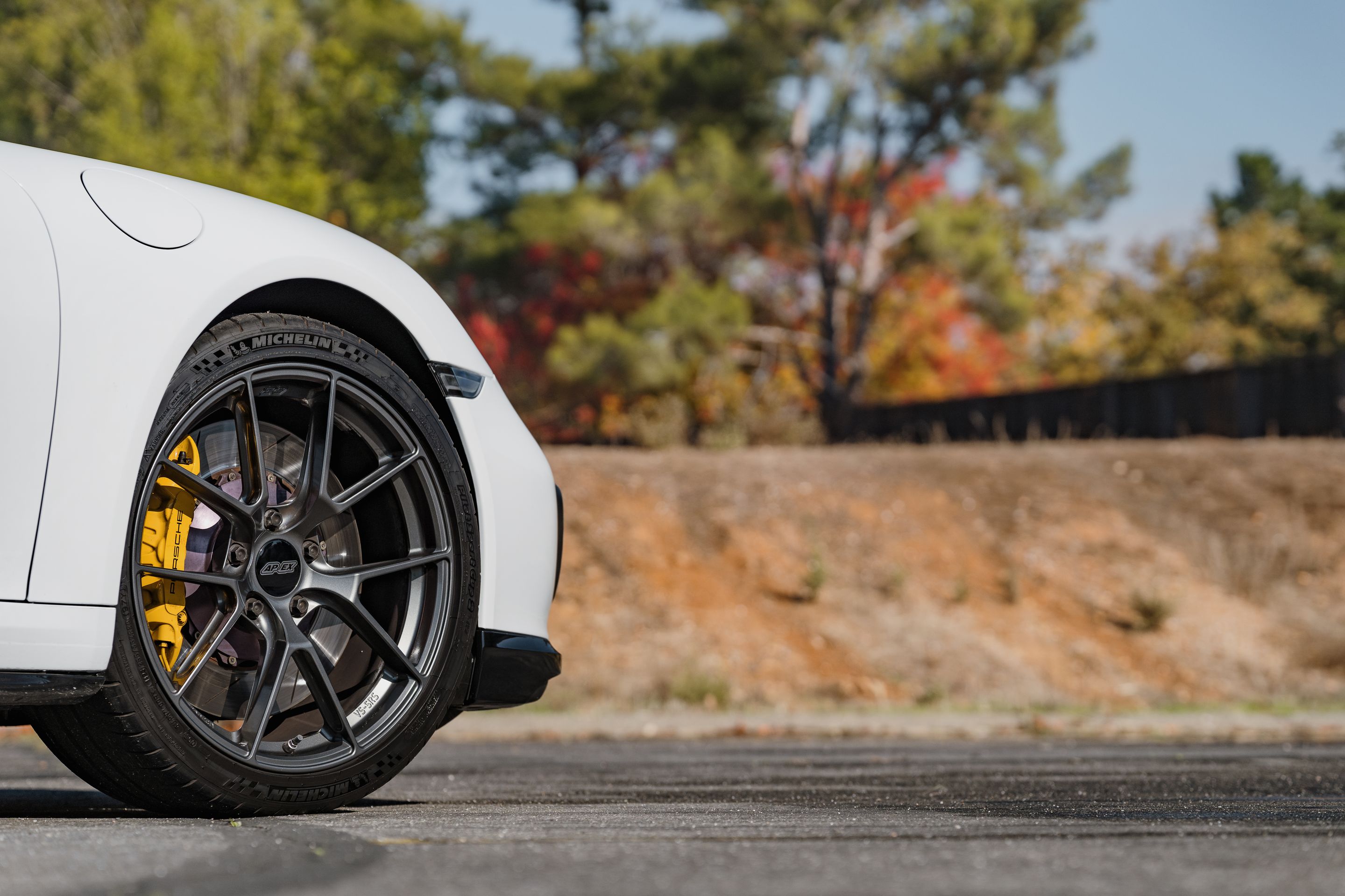 White Porsche 911 991.2 Turbo S with 20" VS-5RS Apex wheels in Anthracite