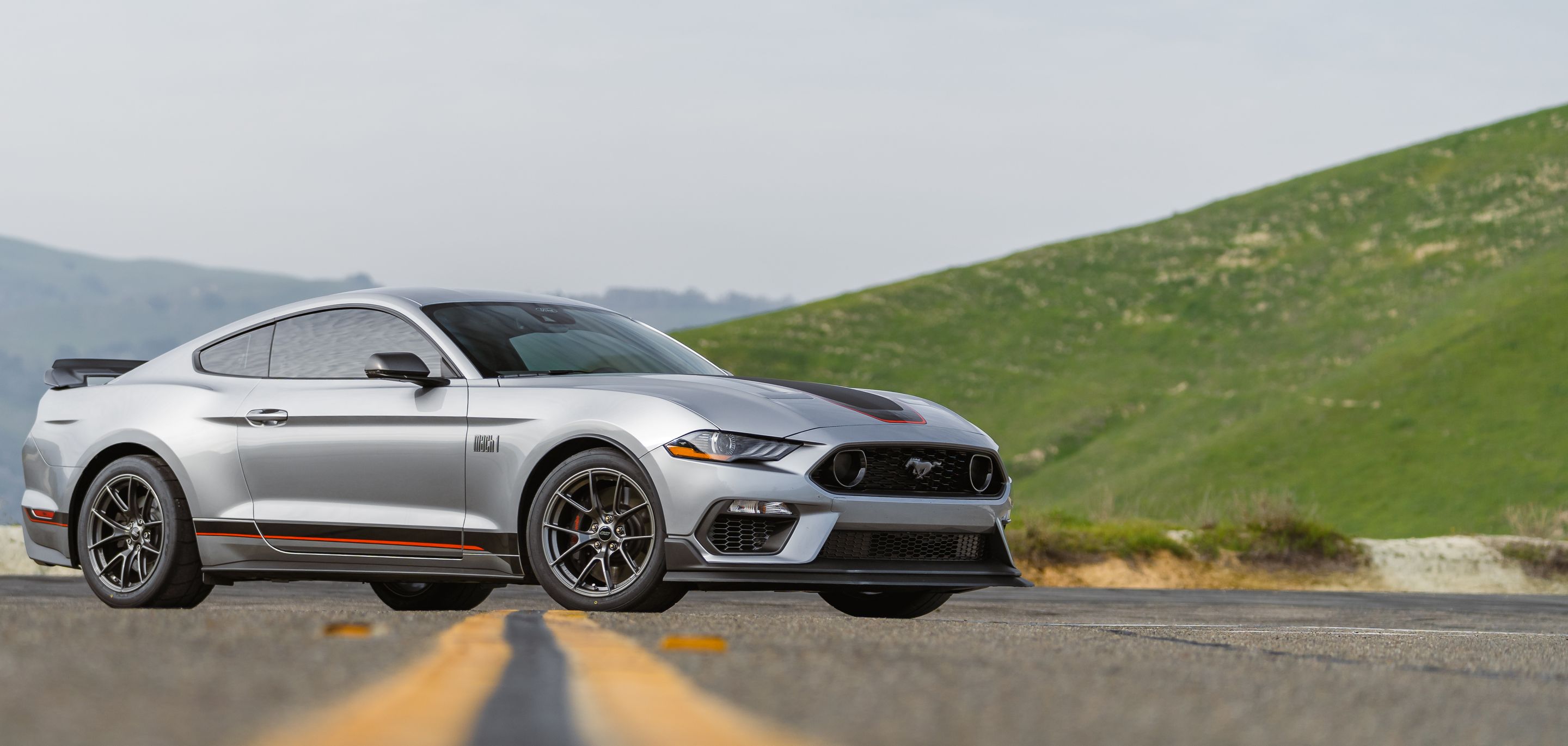 Silver Ford S550 Mustang Mach 1 with 18" VS-5RS Apex wheels in Anthracite