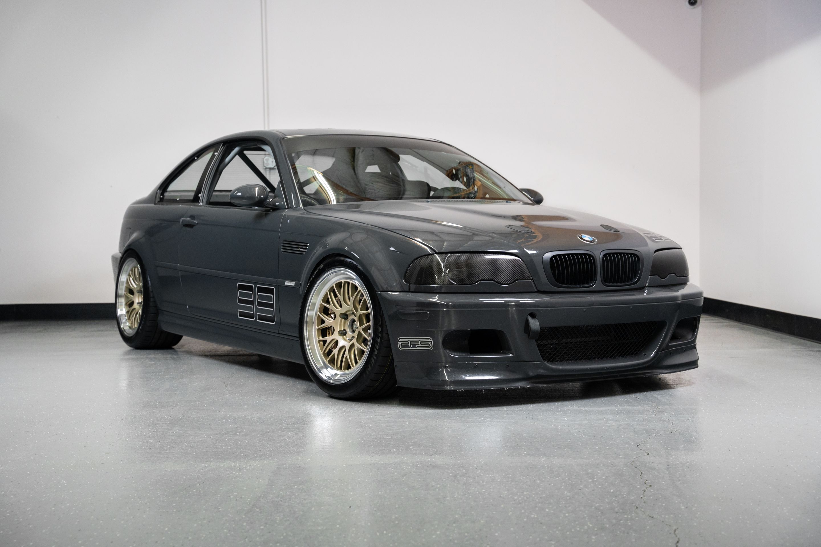 Grey BMW E46 M3 with 18" ML-10RT Apex wheels in Machined Lip Gloss Motorsport Gold