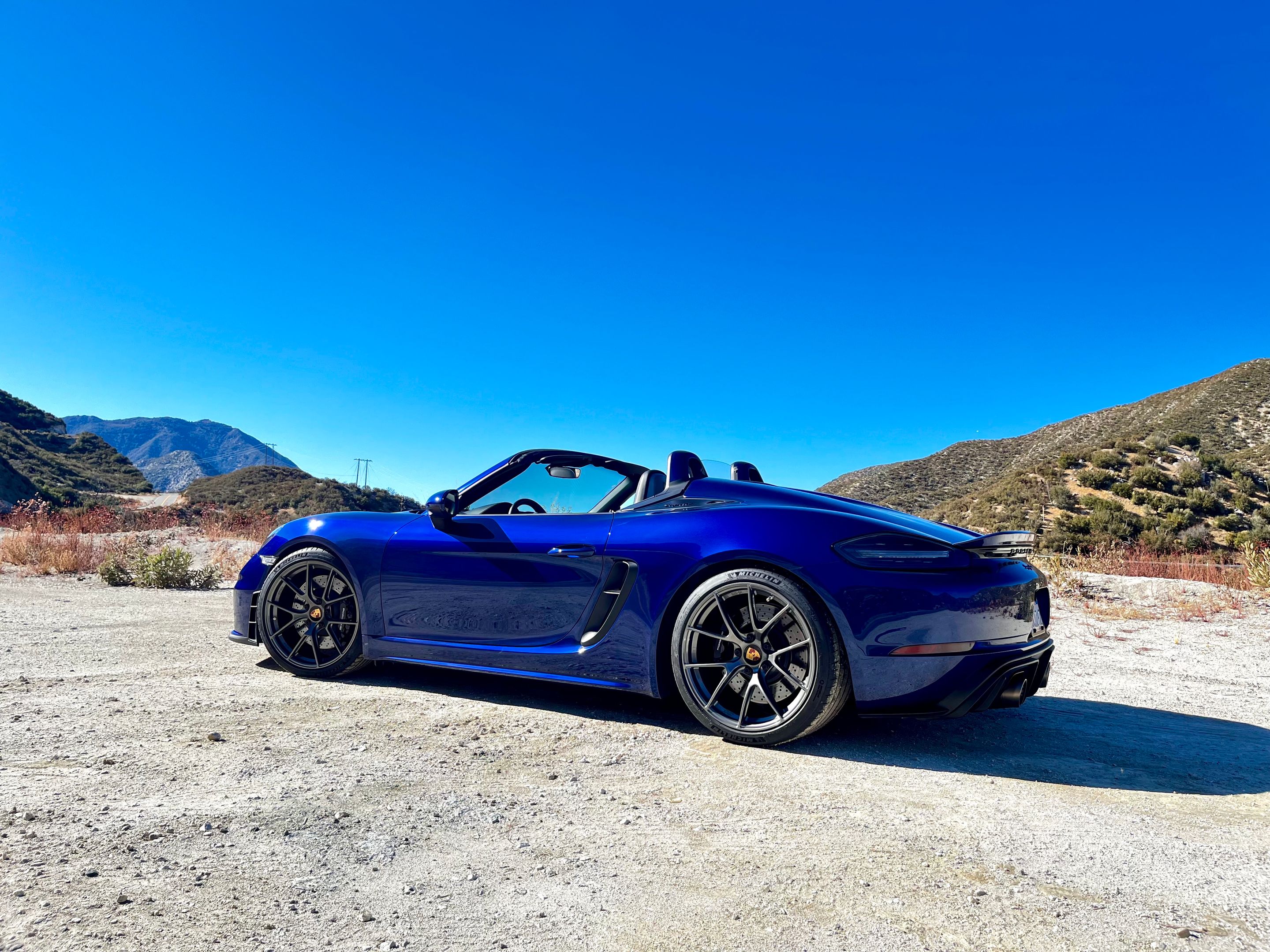 Blue Porsche 718 Spyder with 20" VS-5RS Apex wheels in Anthracite