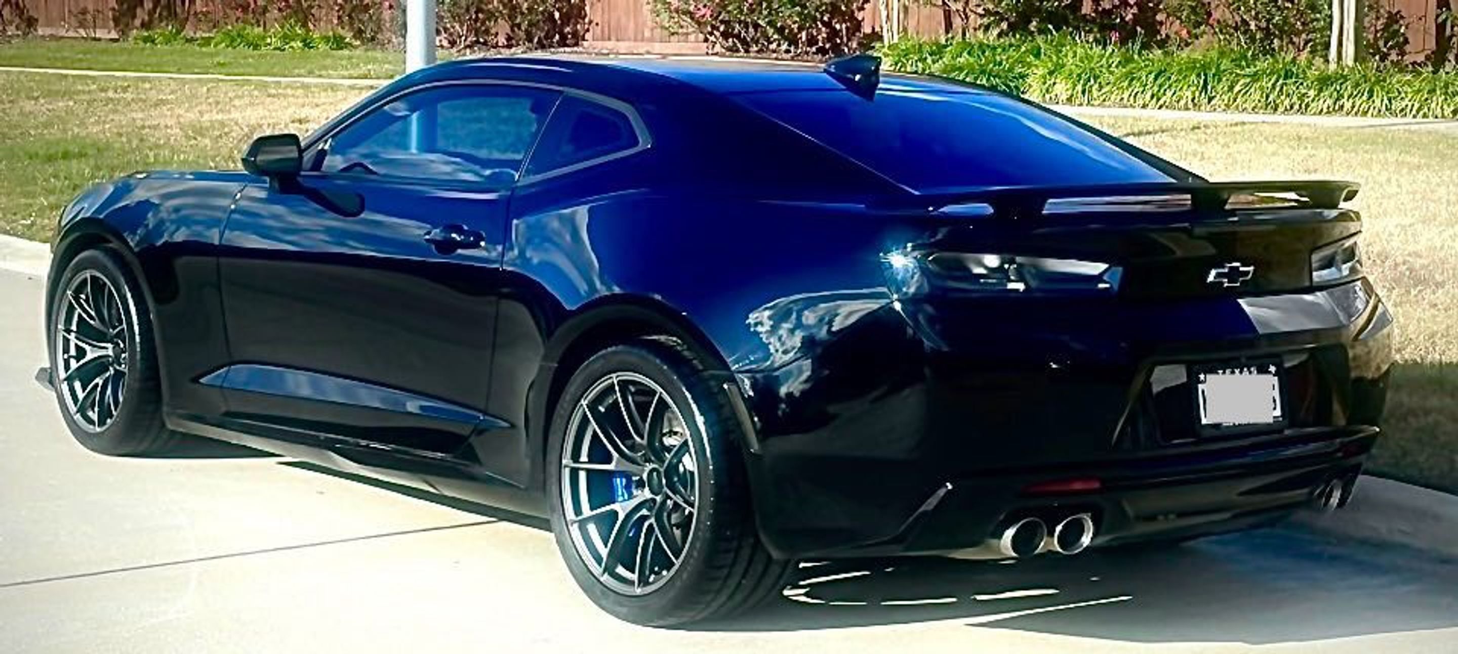 Black Chevrolet 6th Gen Camaro SS with 19" VS-5RS Apex wheels in Anthracite