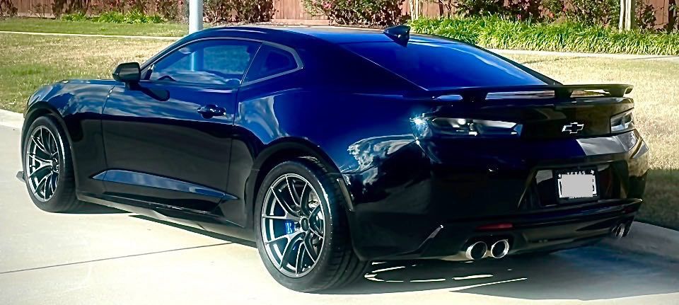 Black Chevrolet 6th Gen Camaro SS with 19" VS-5RS Apex wheels in Anthracite