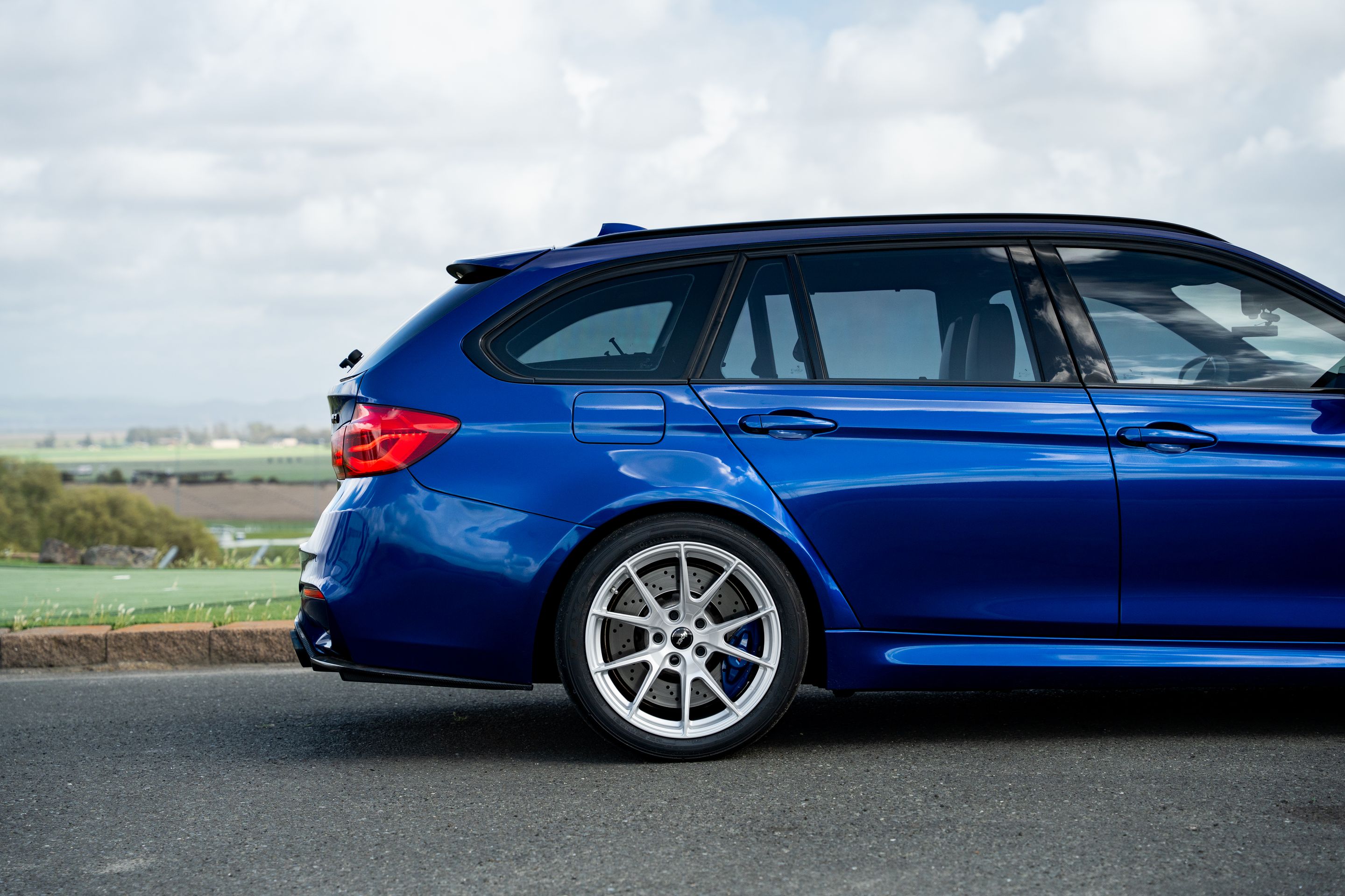 Blue BMW F80 M3 with 18" VS-5 Apex wheels in Race Silver