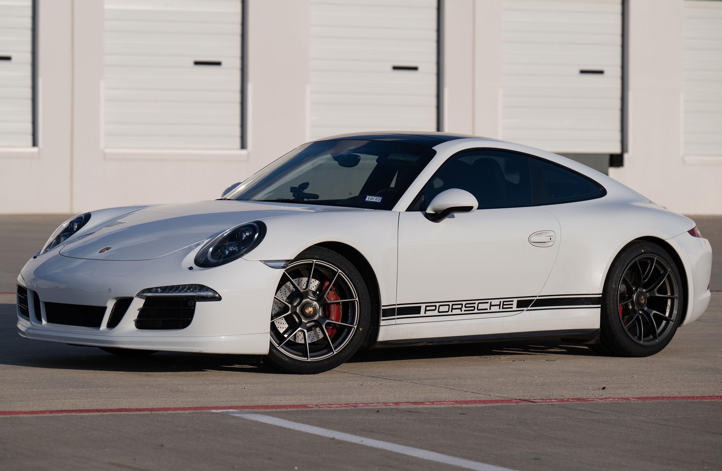 White Porsche 911 991.1 Carrera GTS with 19" VS-5RS Apex wheels in Anthracite