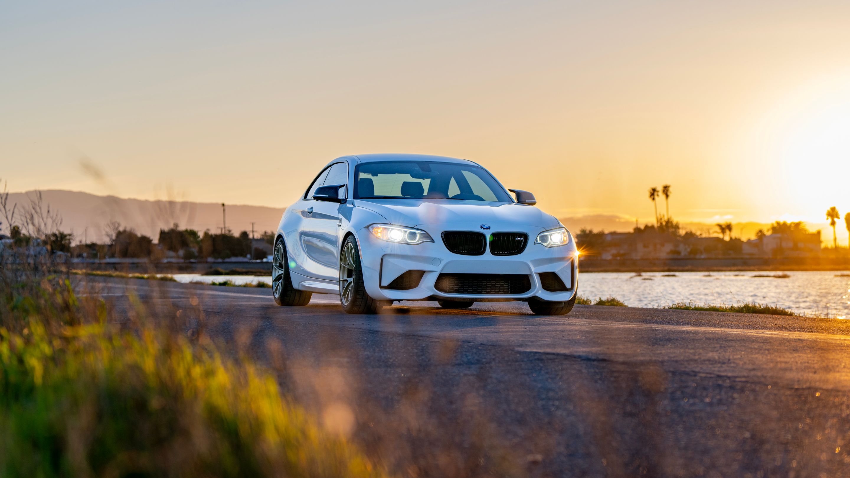 White BMW F87 M2 with 18" VS-5RS Apex wheels in Motorsport Gold