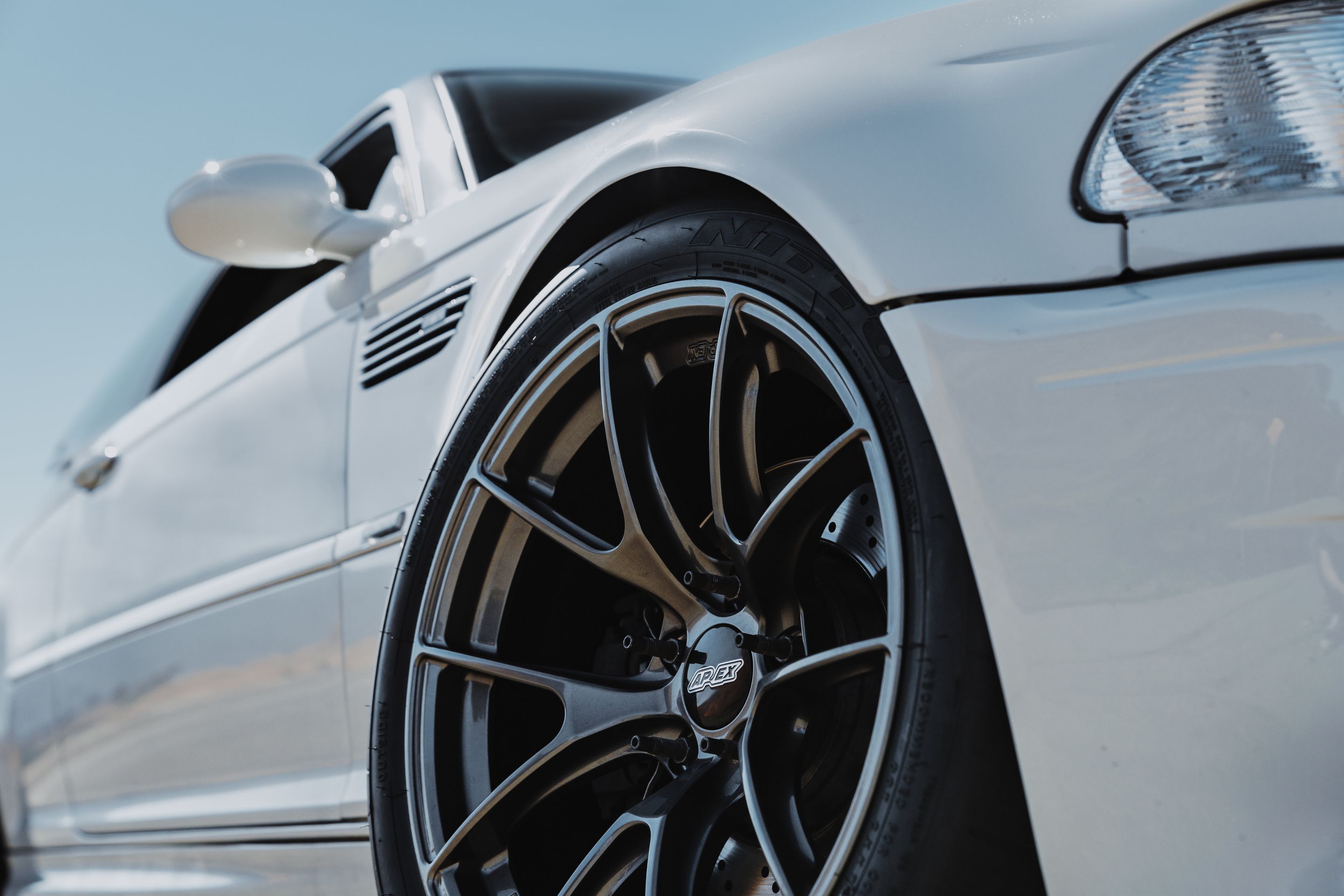 White BMW E46 M3 with 18" VS-5RS Apex wheels in Anthracite
