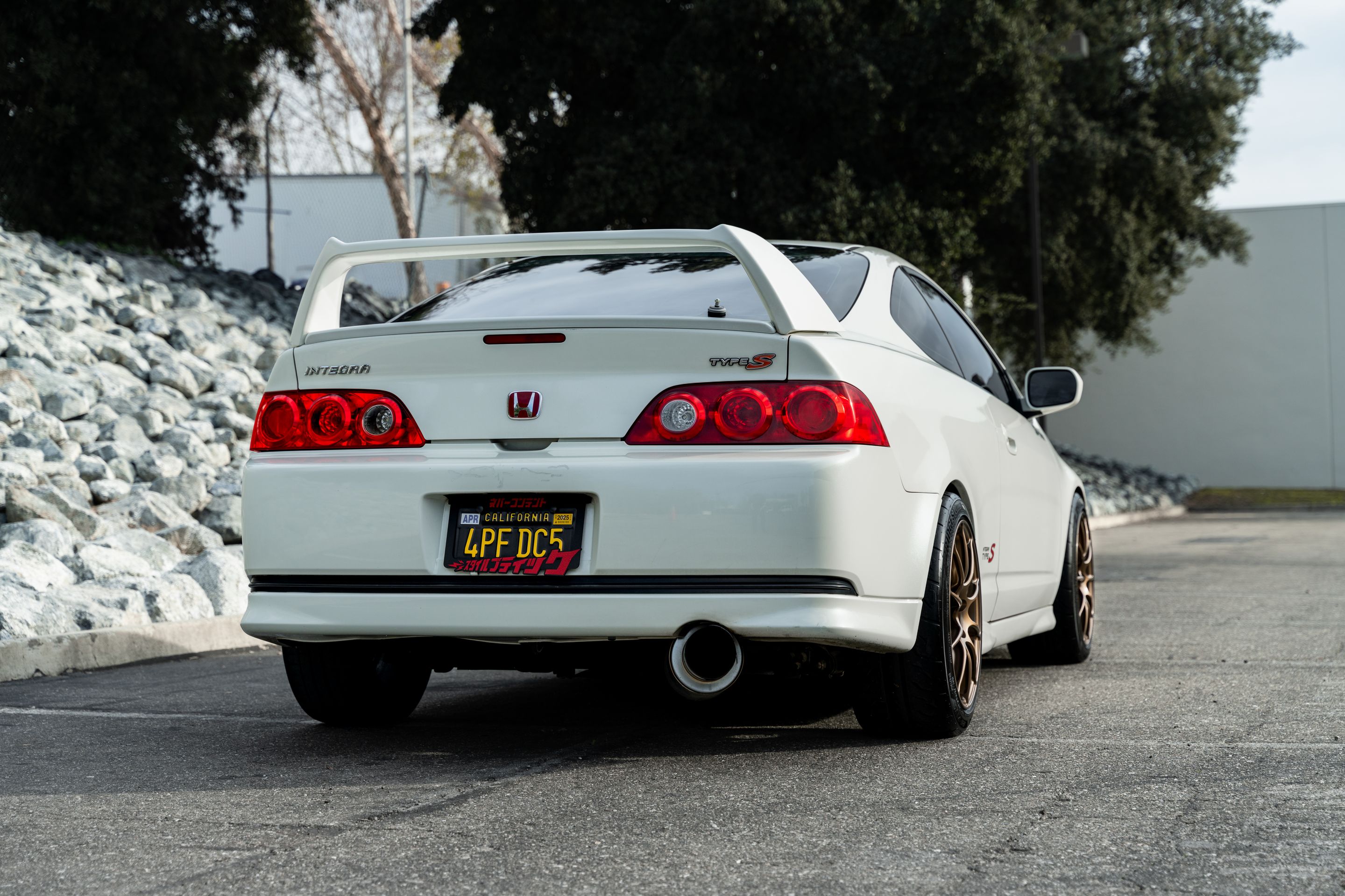 White Acura DC5 RSX with 17" SM-10RS Apex wheels in Satin Bronze