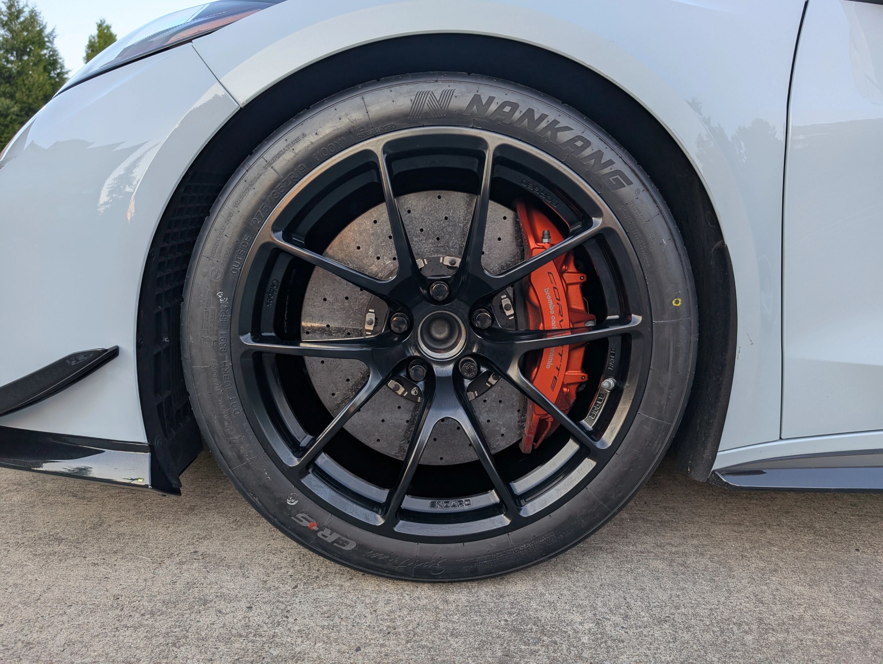 Grey Chevrolet C8 Corvette Z06 with 19" VS-5RE Apex wheels in Satin Black