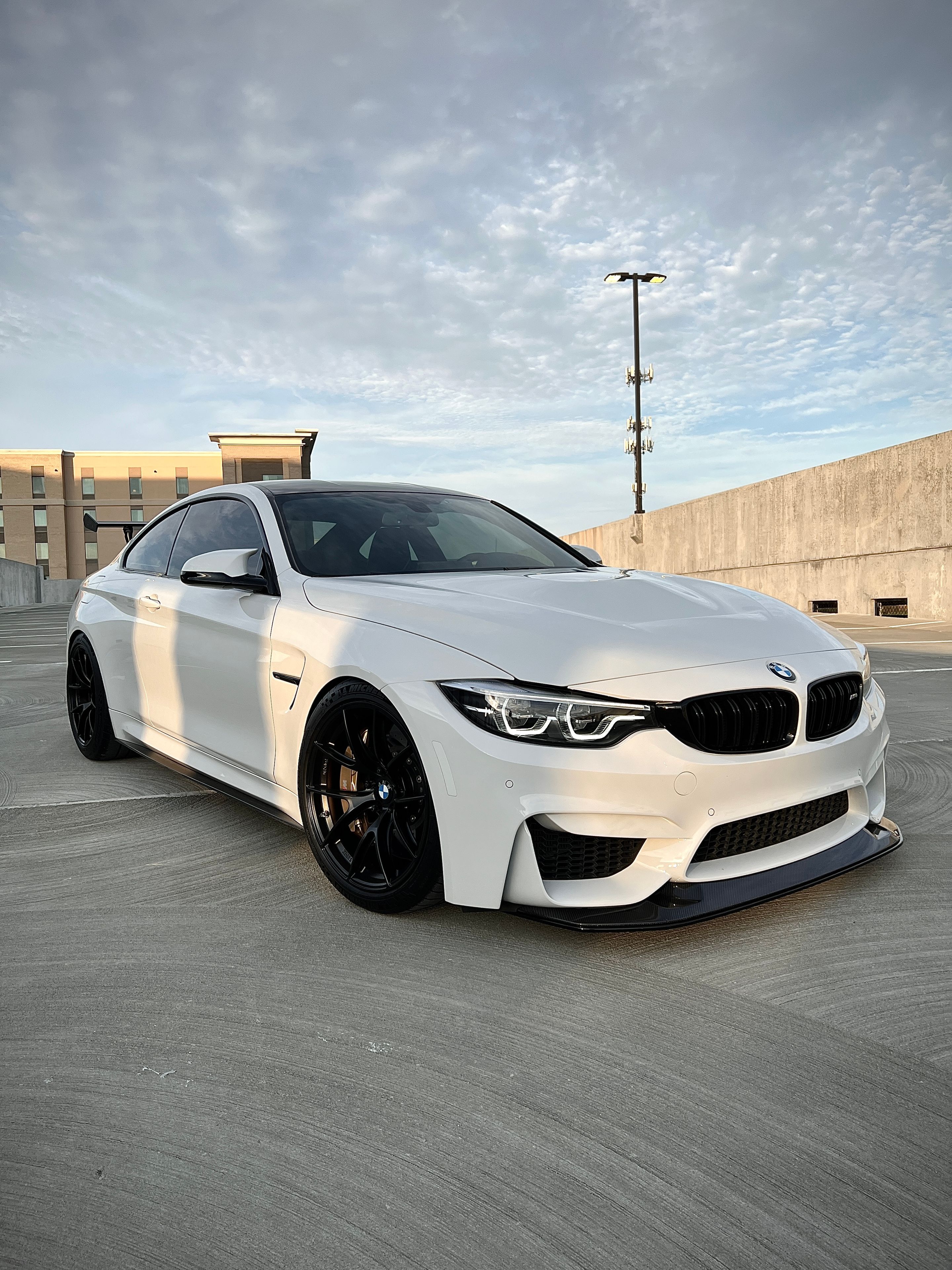 White BMW F82 Coupe M4 with 19" VS-5RS Apex wheels in Satin Black