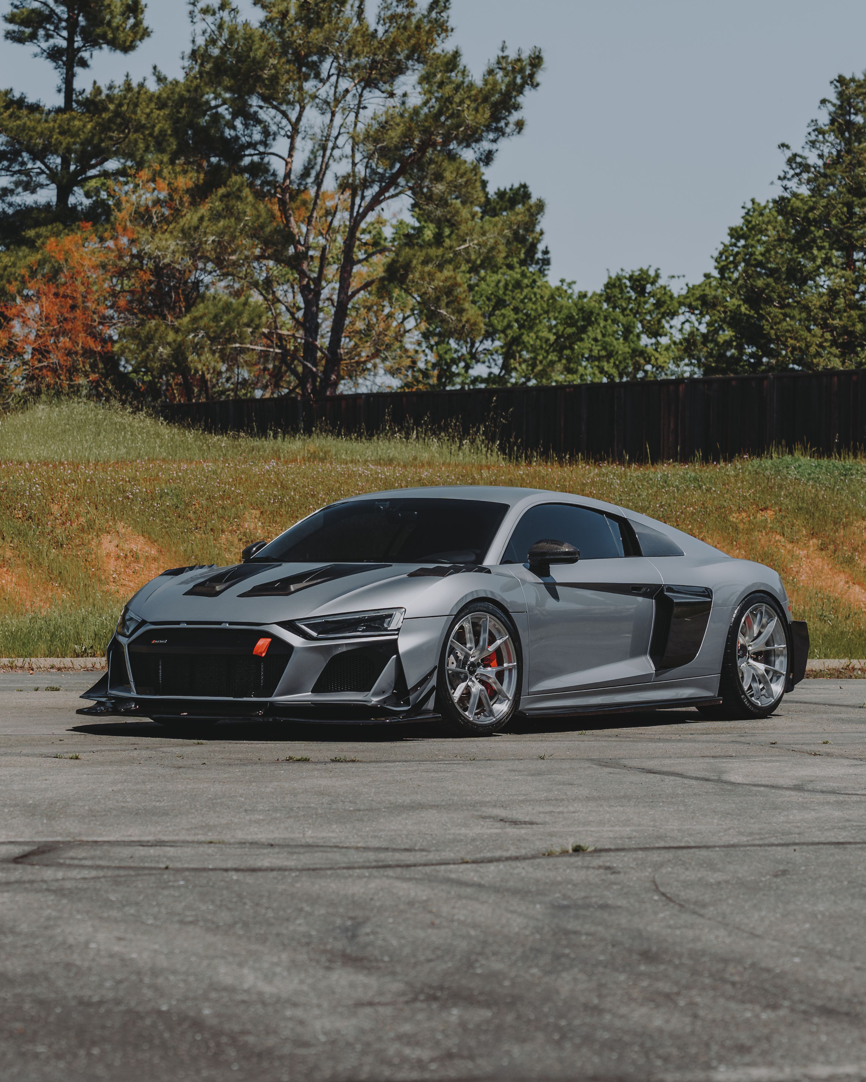 Silver Audi Gen 2 R8 with 19"/20" VS-5RS Apex wheels in Brushed Clear
