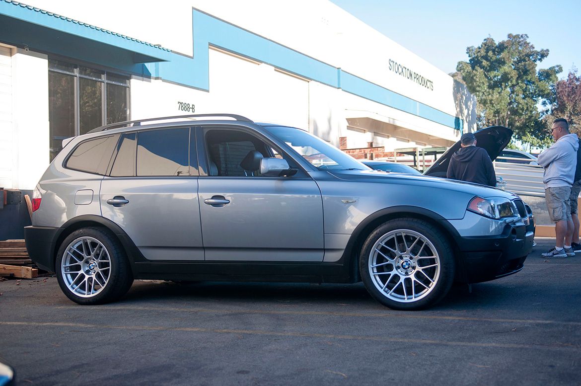 Black Chevrolet 6th Gen Camaro SS with 19" ARC-8 Apex wheels in Satin Black