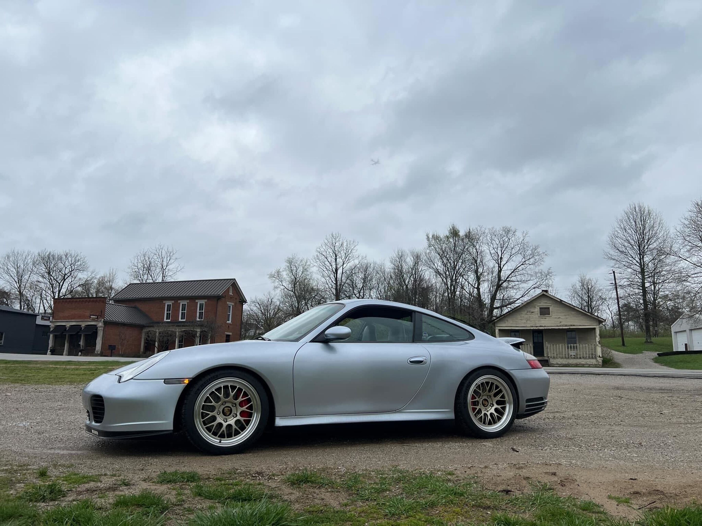 Silver Porsche 911 996 Carrera 4S with 18" ML-10RT Apex wheels in Machined Lip Gloss Motorsport Gold