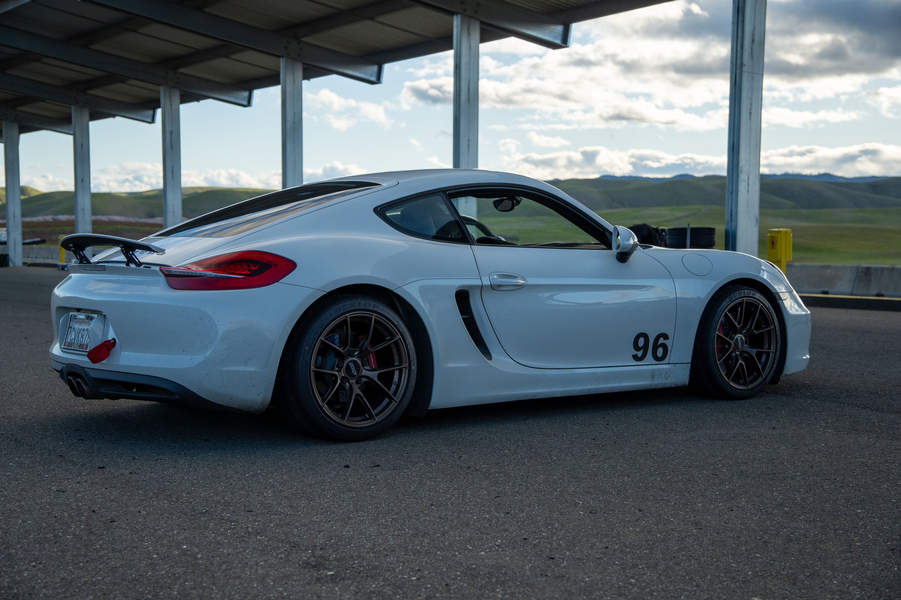 White Porsche 981 Cayman S with 18" VS-5RS Apex wheels in Satin Bronze
