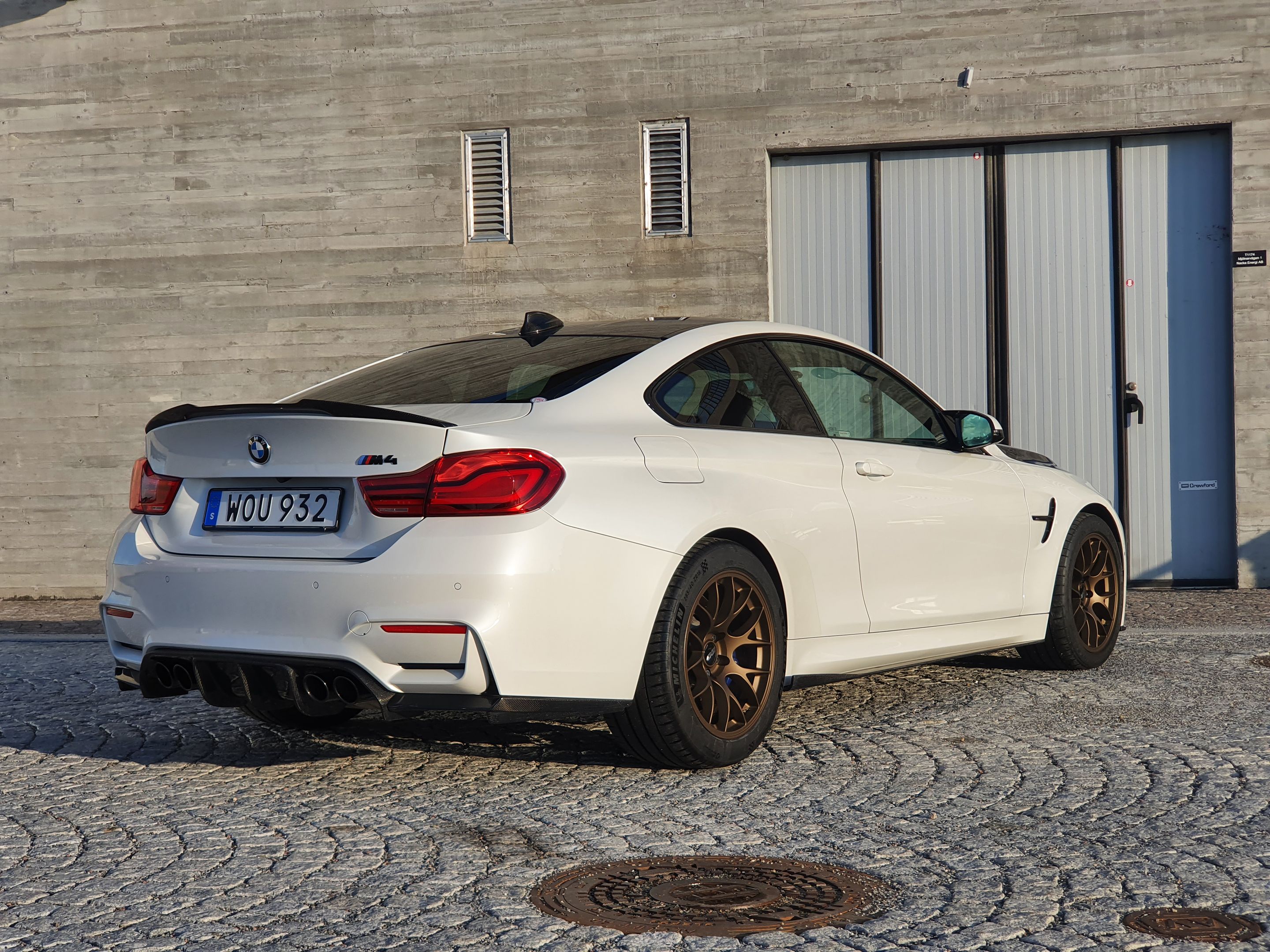 White BMW F82 Coupe M4 with 18" EC-7 Apex wheels in Satin Bronze