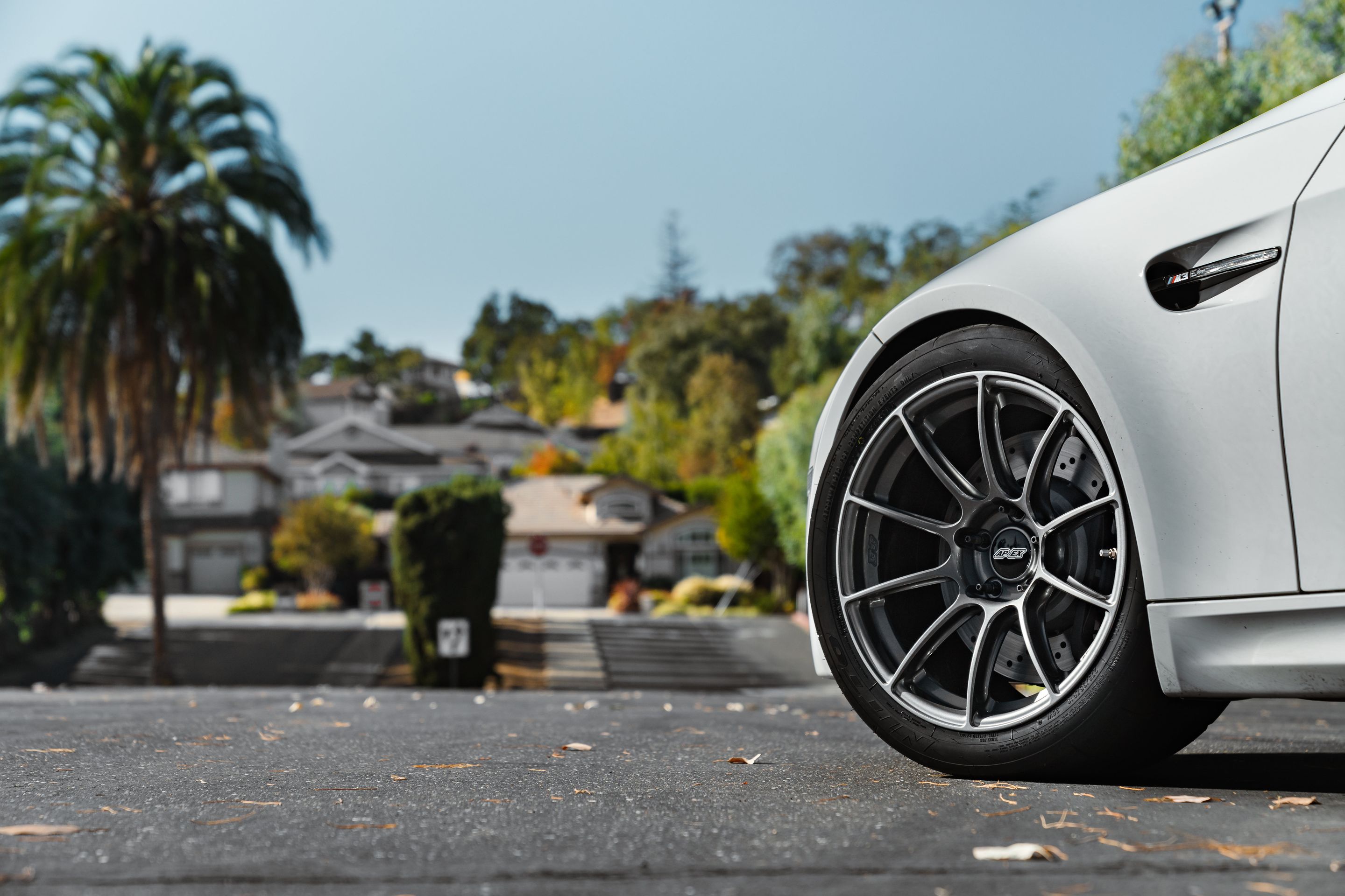 White BMW E92 Coupe M3 with 18" SM-10RS Apex wheels in Anthracite