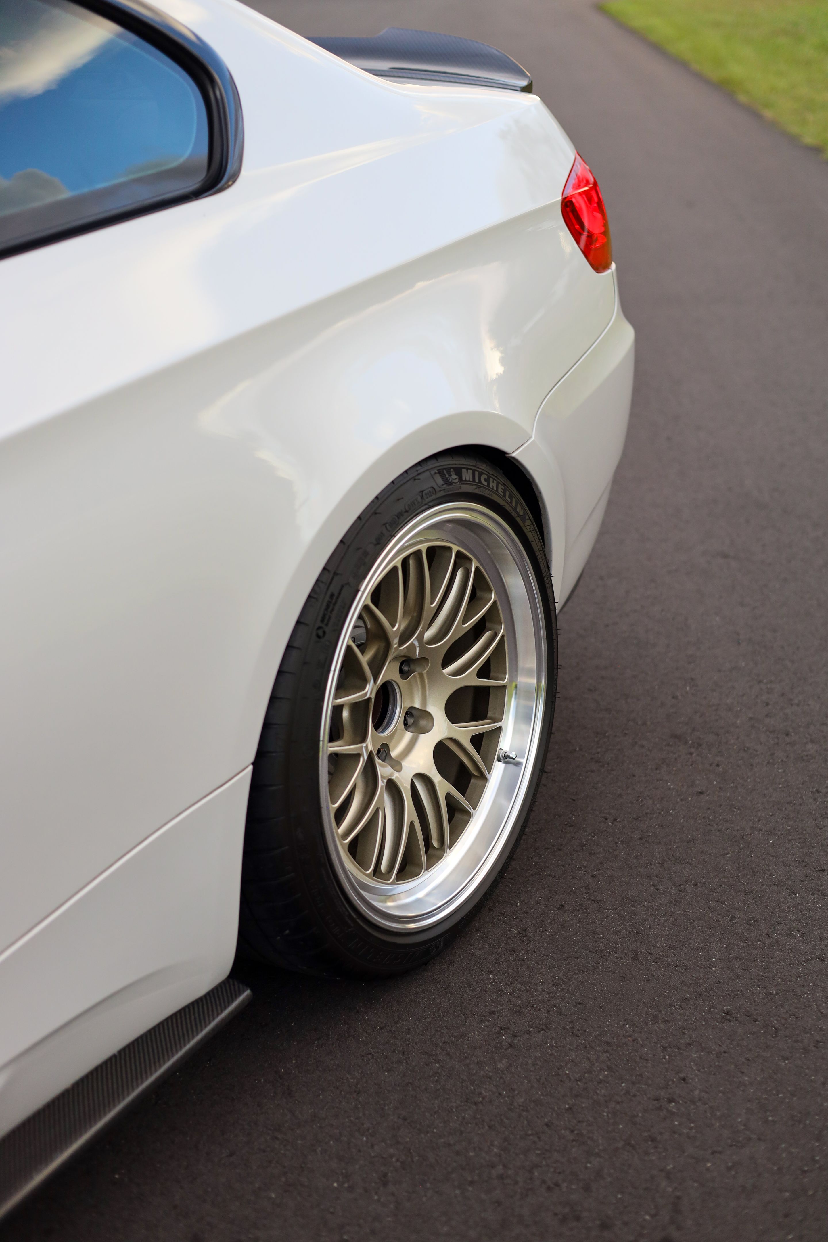 White BMW E92 Coupe M3 with 19" ML-10RT Apex wheels in Machined Lip Gloss Motorsport Gold