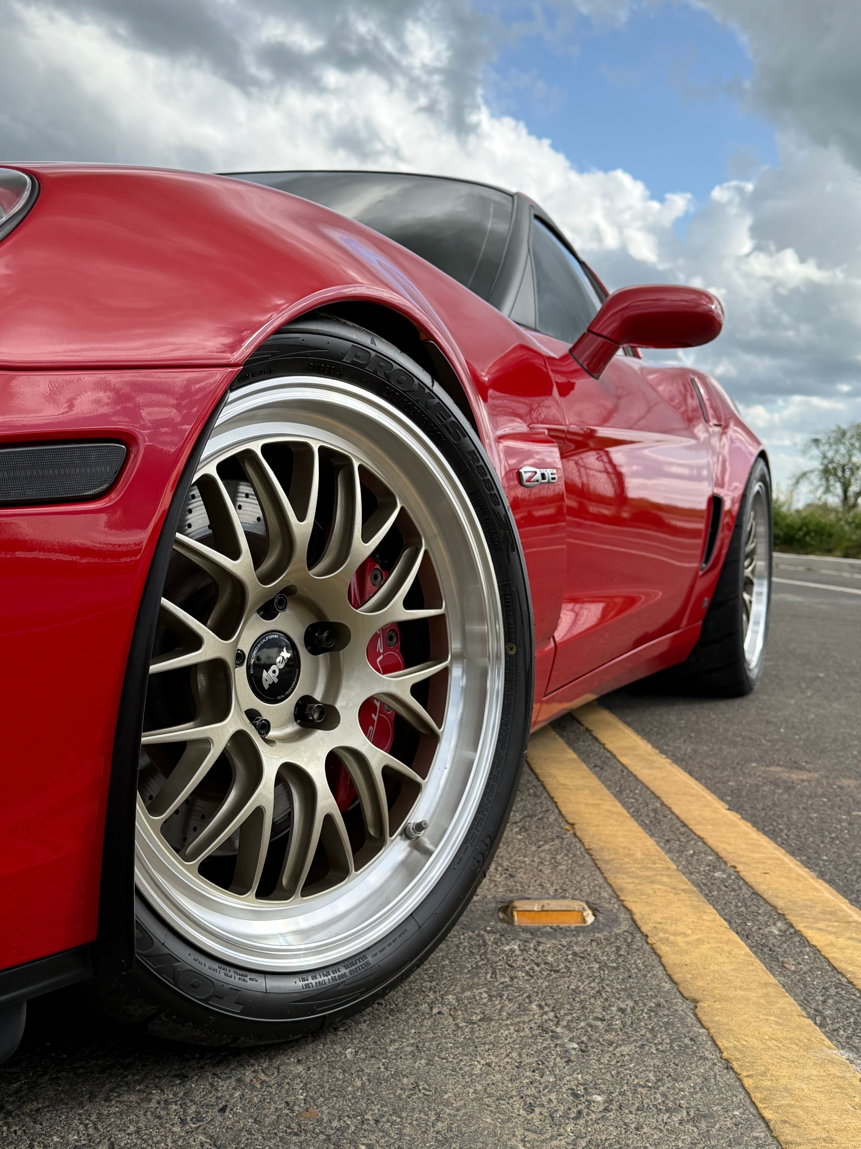 Red Chevrolet C6 Corvette Z06 with 19" ML-10RT Apex wheels in Machined Lip Gloss Motorsport Gold