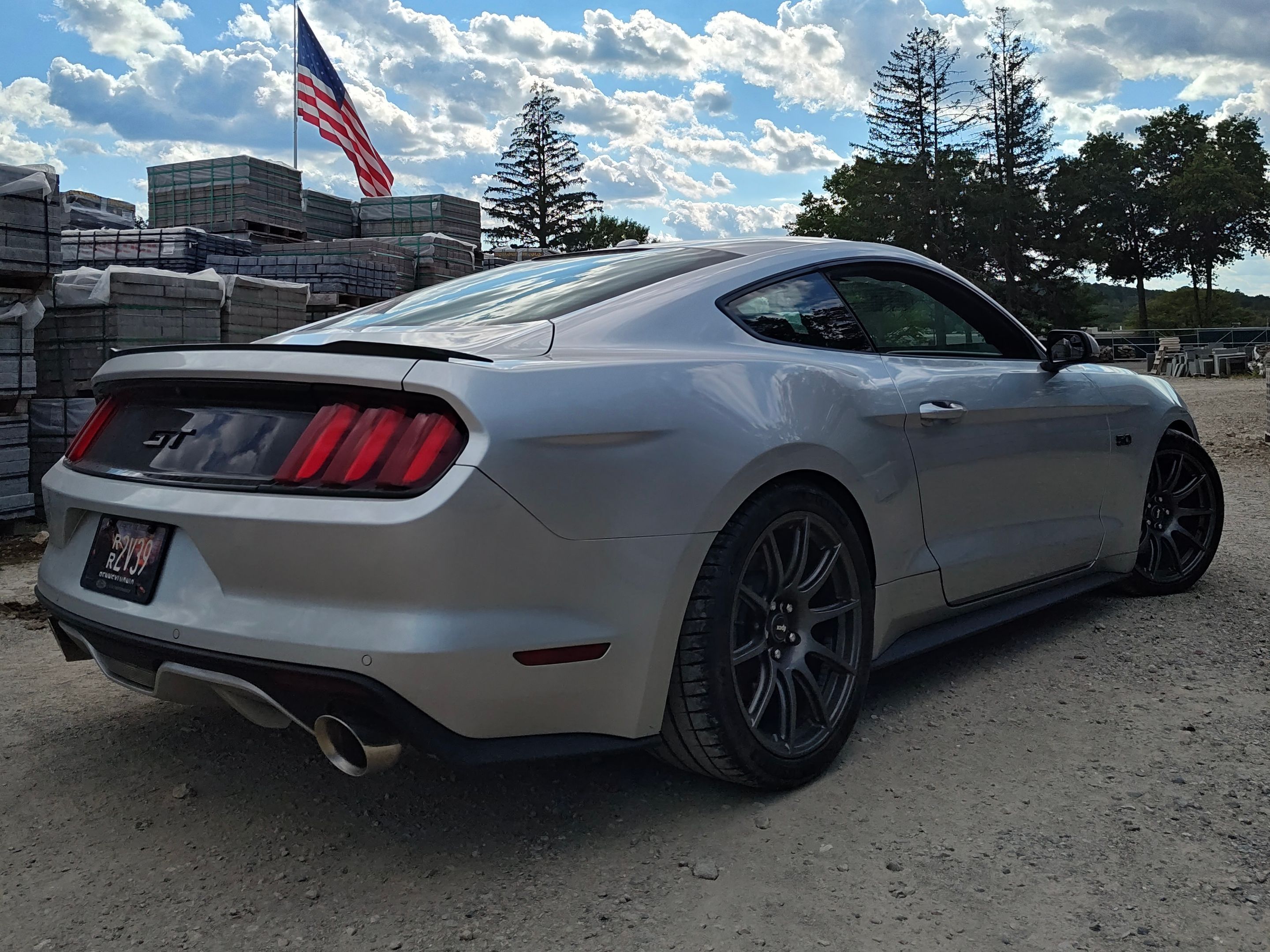 Silver Ford S550 Mustang GT with 19" SM-10 Apex wheels in Race Silver