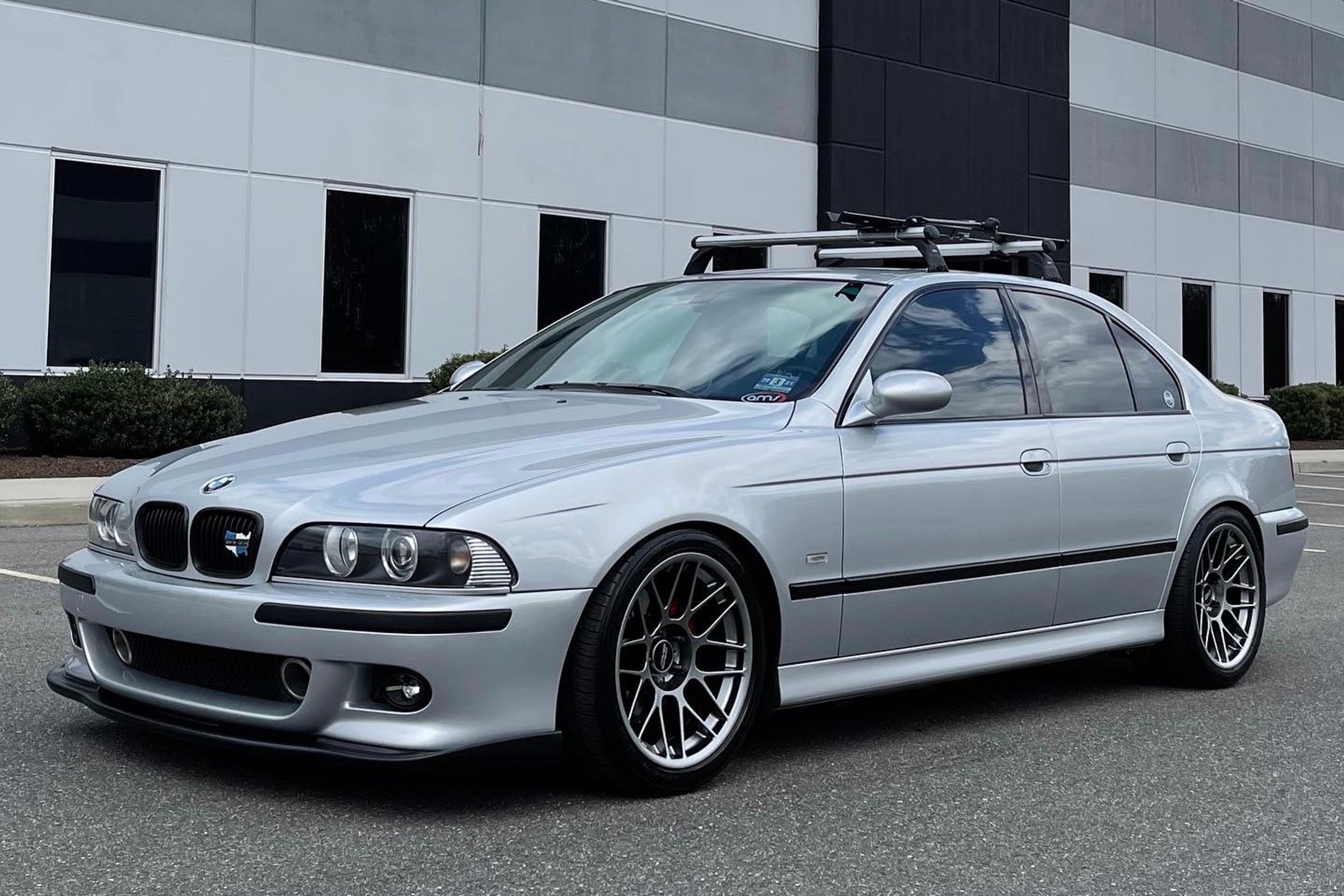 Silver BMW E39 5 Series with 18" ARC-8 Apex wheels in Anthracite