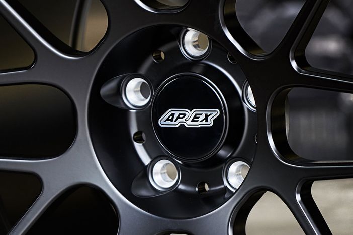 Macro shot of APEX ARC-8 wheel pocket with APEX Wheels center cap