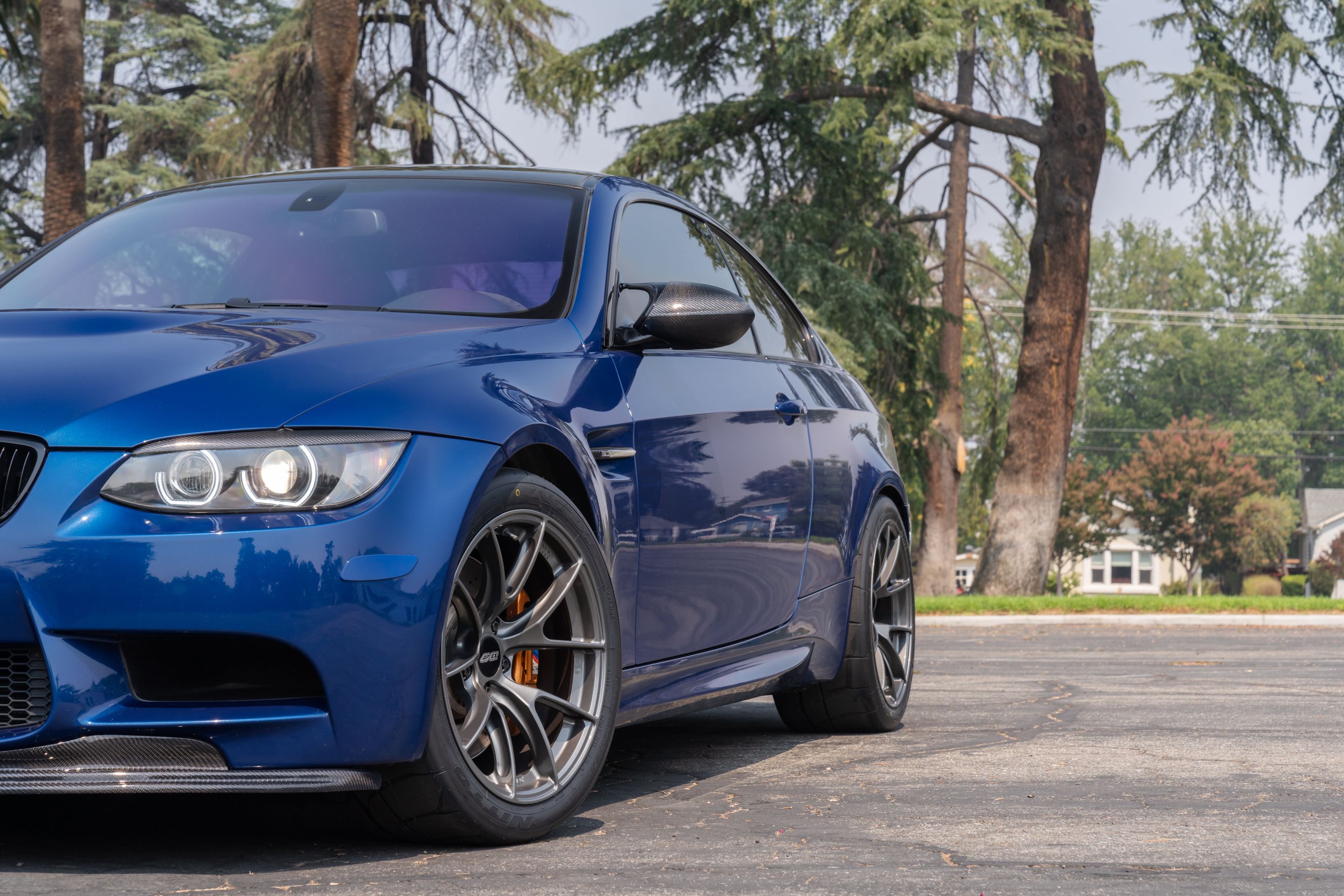 Blue BMW E92 Coupe M3 with 18" VS-5RS Apex wheels in Anthracite