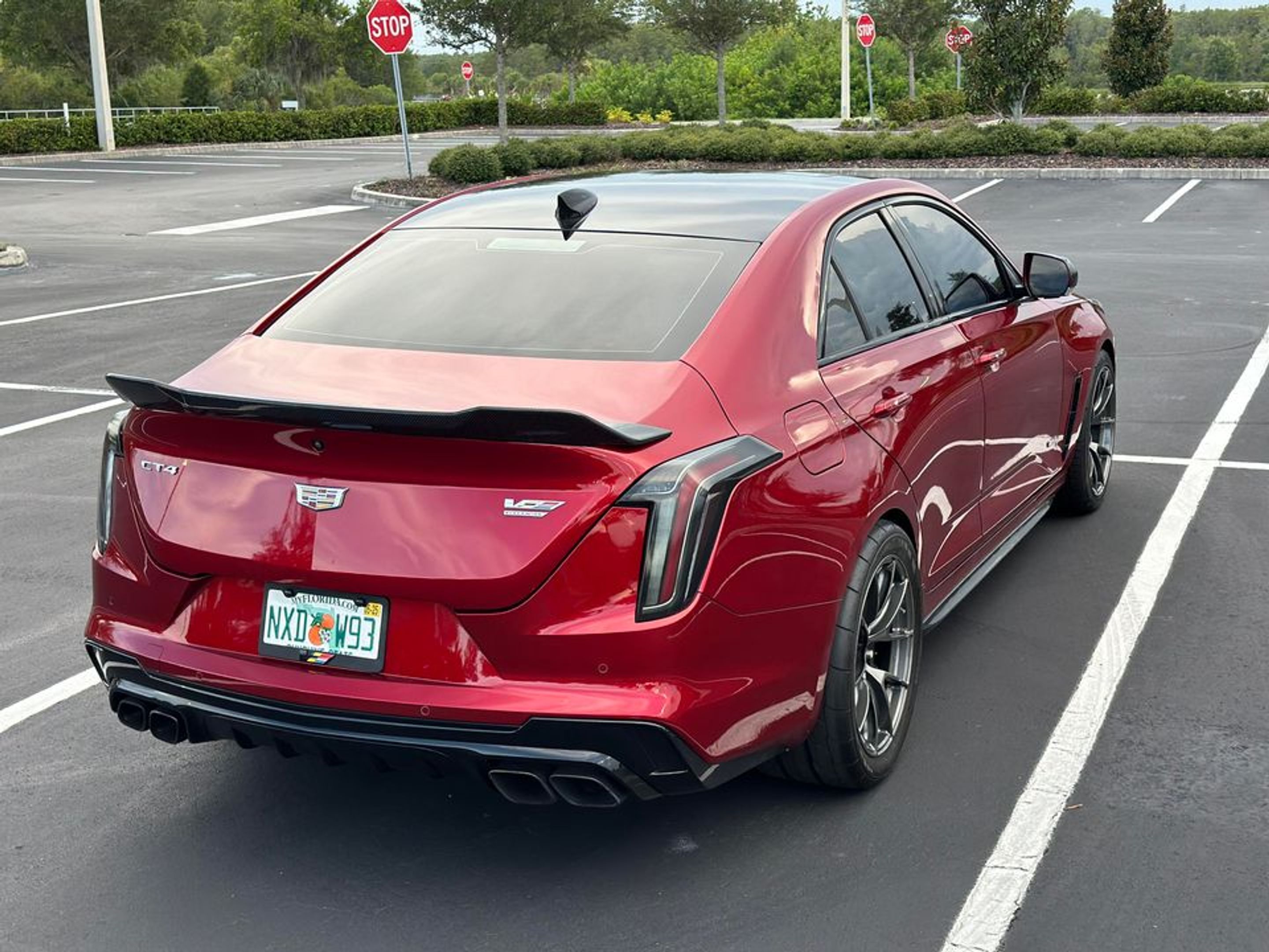 Red Cadillac CT4-V Blackwing with 18" VS-5RS Apex wheels in Anthracite