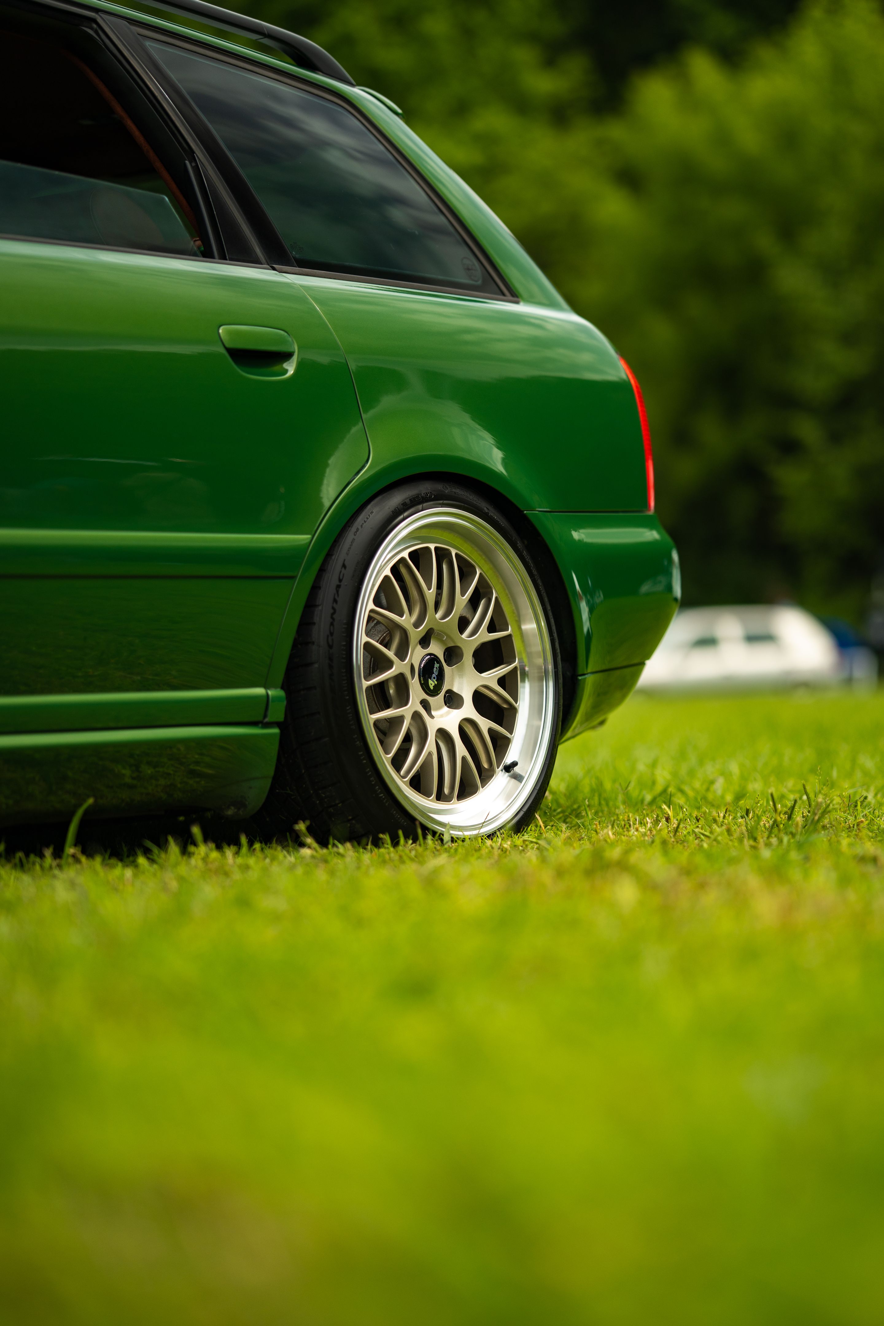 Green Audi B5 S4 Avant/Wagon with 18" ML-10RT Apex wheels in Machined Lip Gloss Motorsport Gold