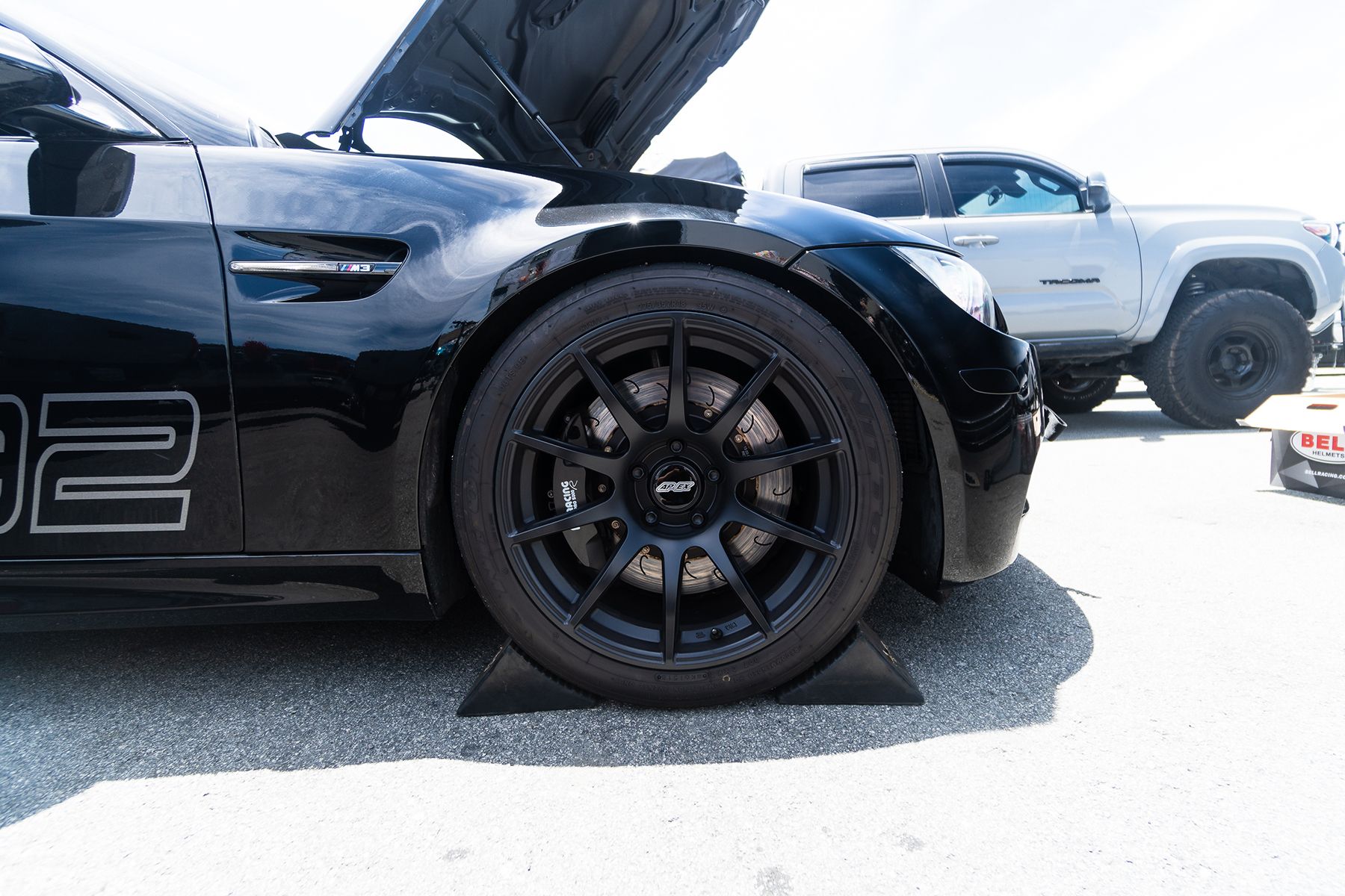 White Porsche 911 996 GT2 with 20" FL-5 Apex wheels in Brushed Clear