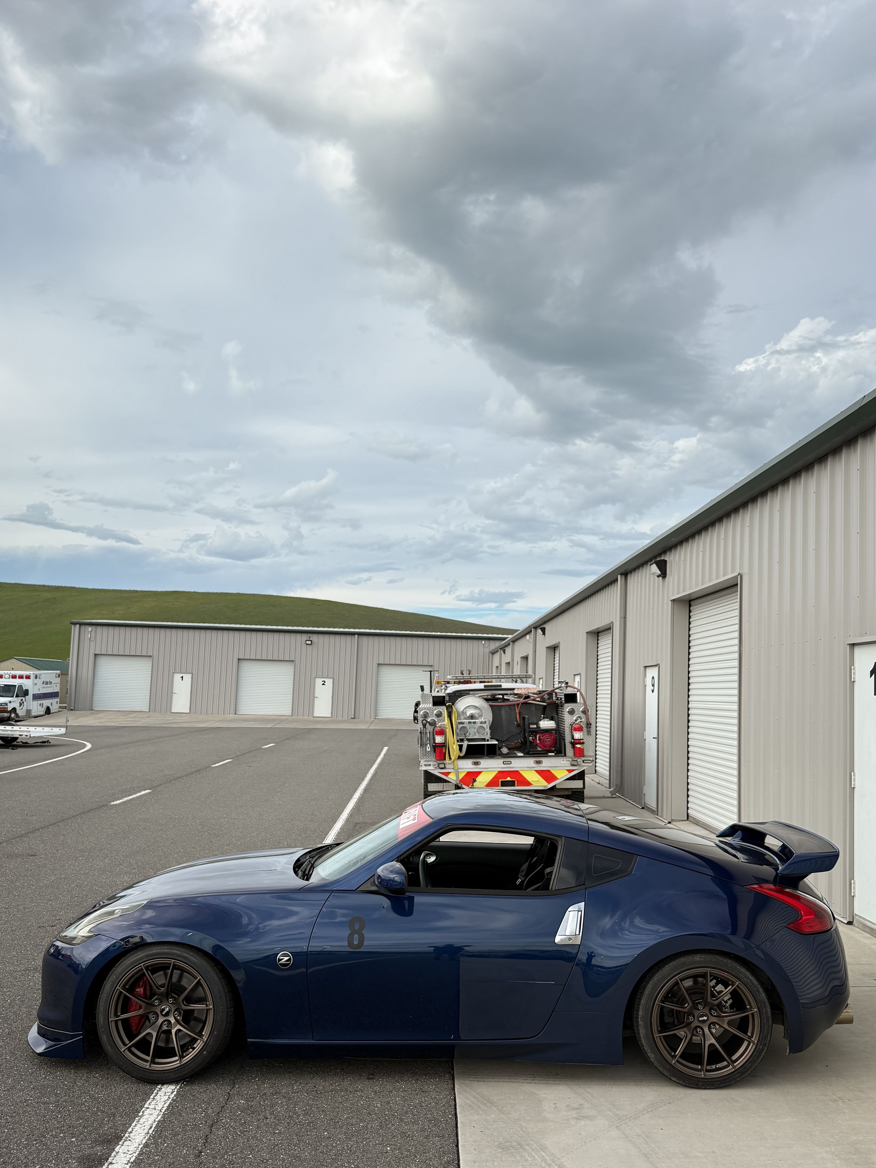 Blue Nissan 370Z with 18" VS-5 Apex wheels in Satin Bronze