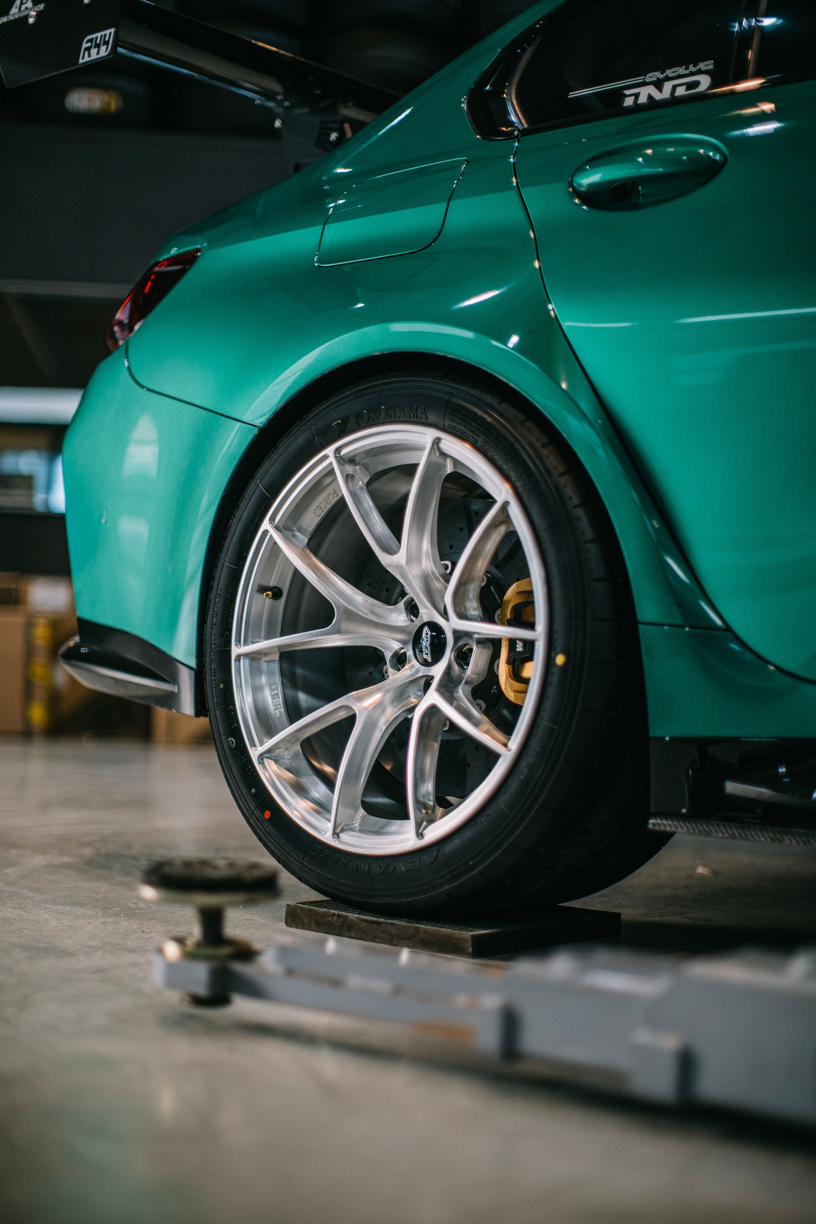 Green BMW G80 M3 with 19" VS-5RS Apex wheels in Brushed Clear