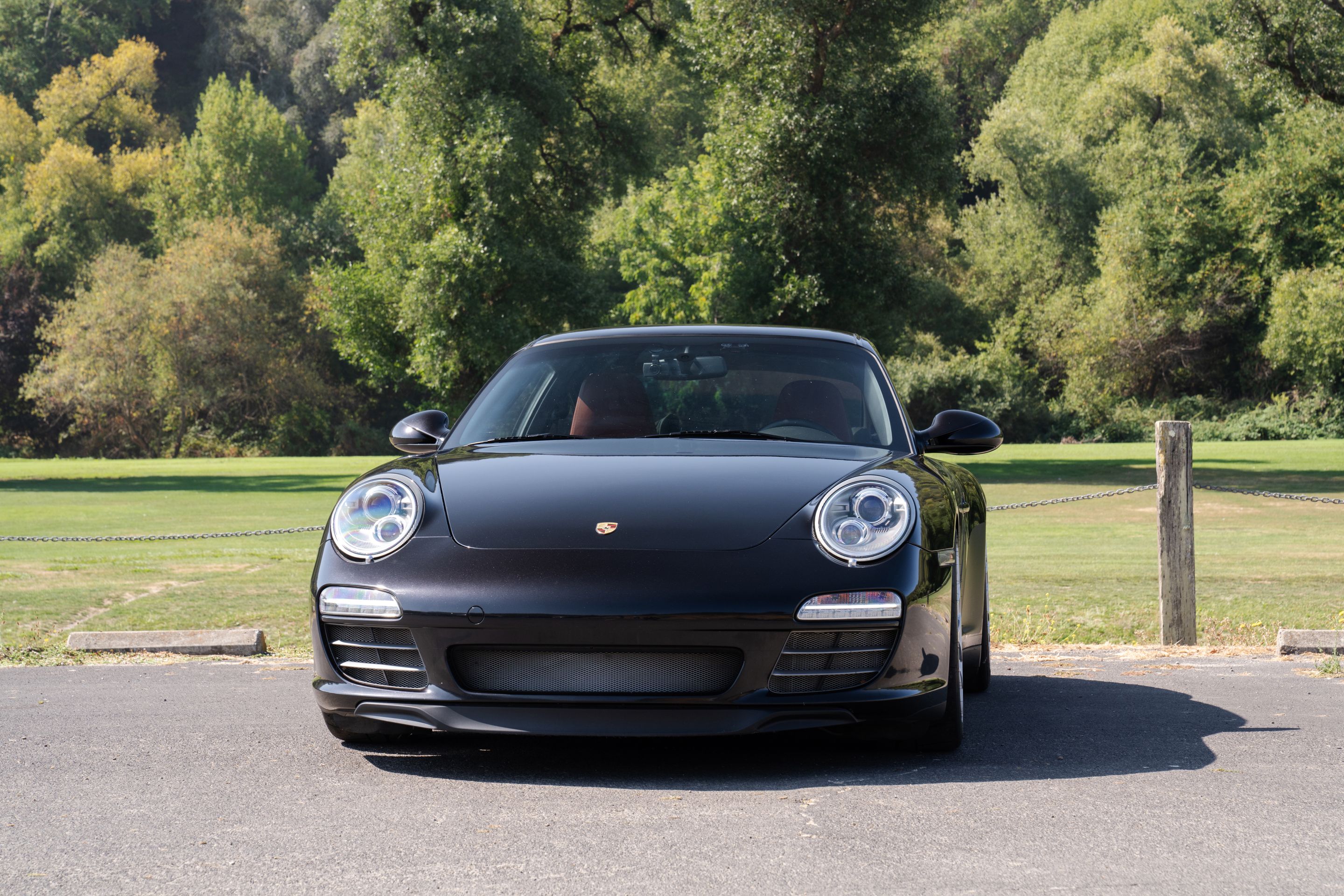 Black Porsche 911 997 Carrera 4S with 18" EC-7RS Apex wheels in Race Silver