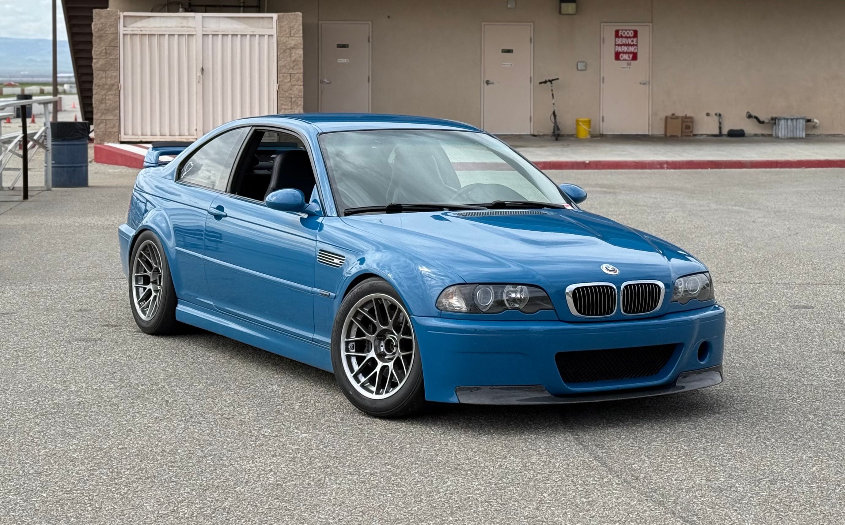 Blue BMW E46 M3 with 17" ARC-8 Apex wheels in Hyper Black