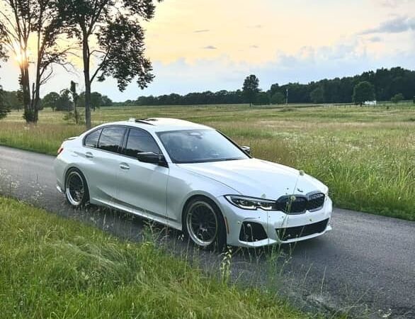 White BMW G20 Sedan 3 Series with 19" ML-10RT Apex wheels in Machined Lip Anthracite