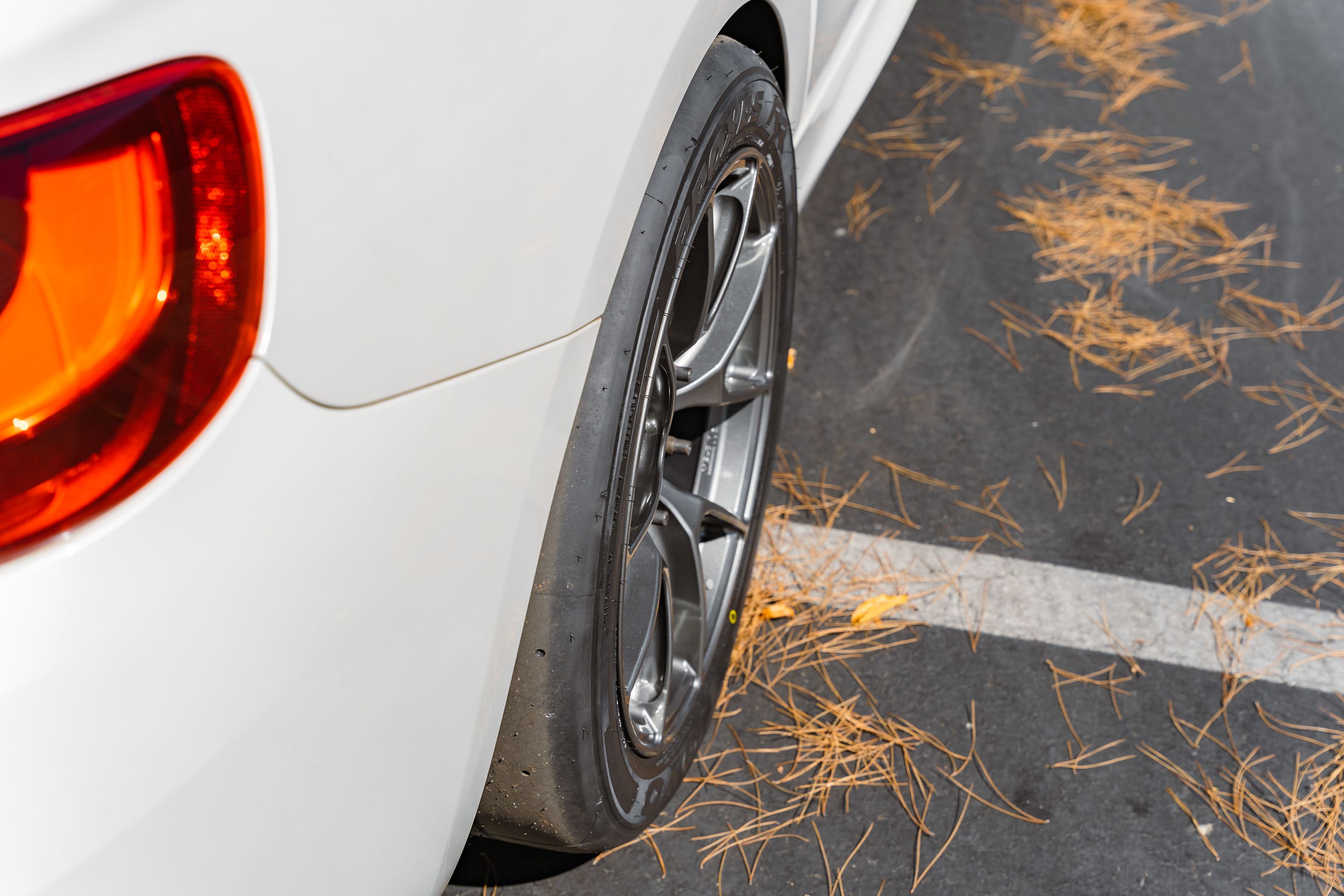 White BMW F22 Coupe 2 Series with 17" VS-5RS Apex wheels in Anthracite