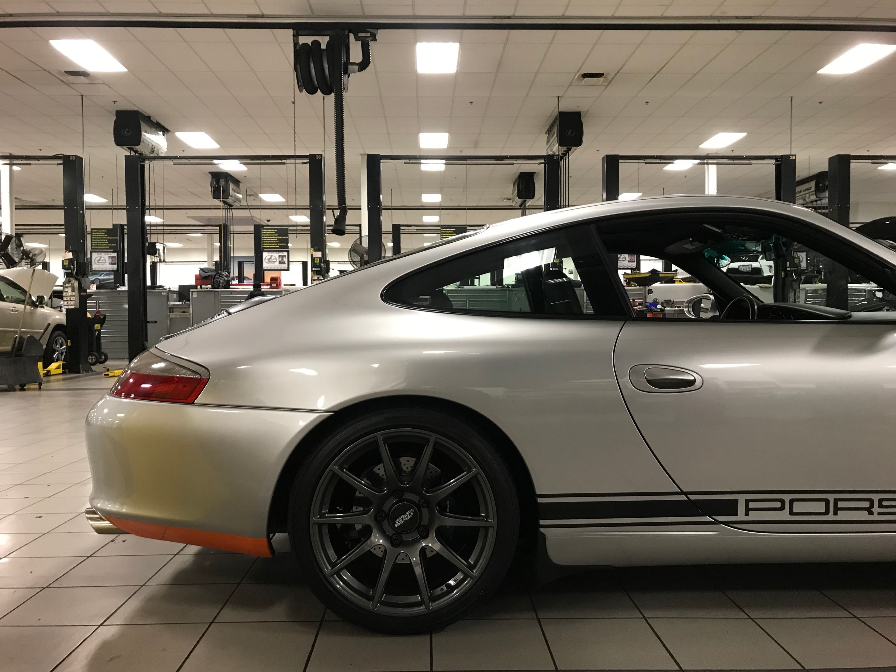 Silver Porsche 911 996 Carrera with 18" SM-10 Apex wheels in Anthracite