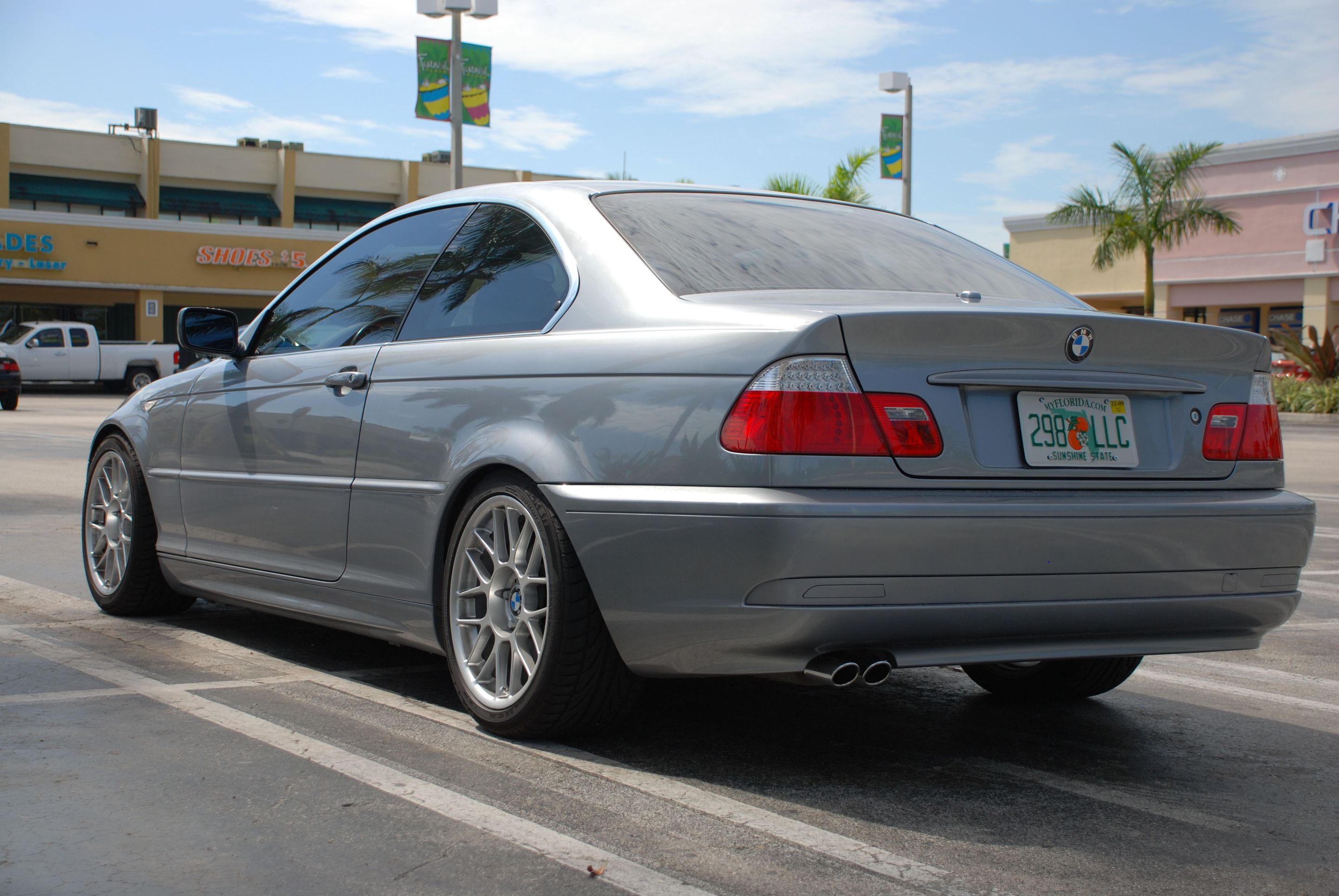 Silver BMW E46 3 Series with 17" ARC-8 Apex wheels in Hyper Silver