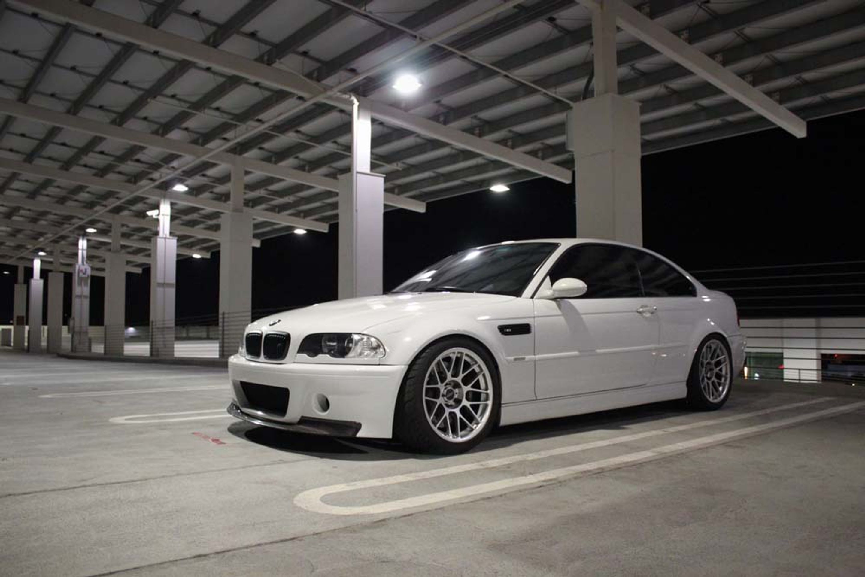White BMW E46 M3 with 18" ARC-8 Apex wheels in Hyper Silver