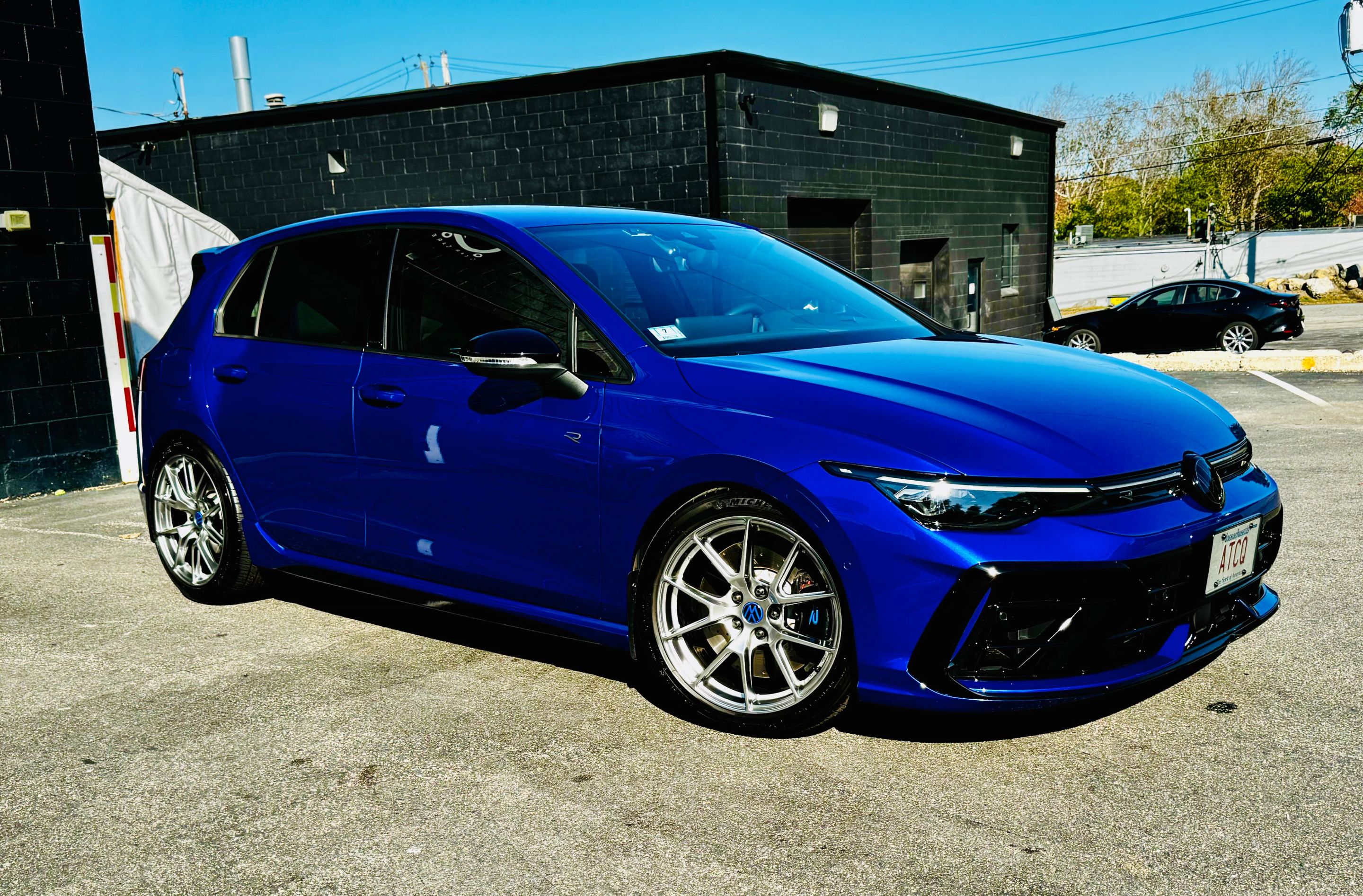 Blue VW MK8 Golf R with 18" VS-5 Apex wheels in Hyper Black