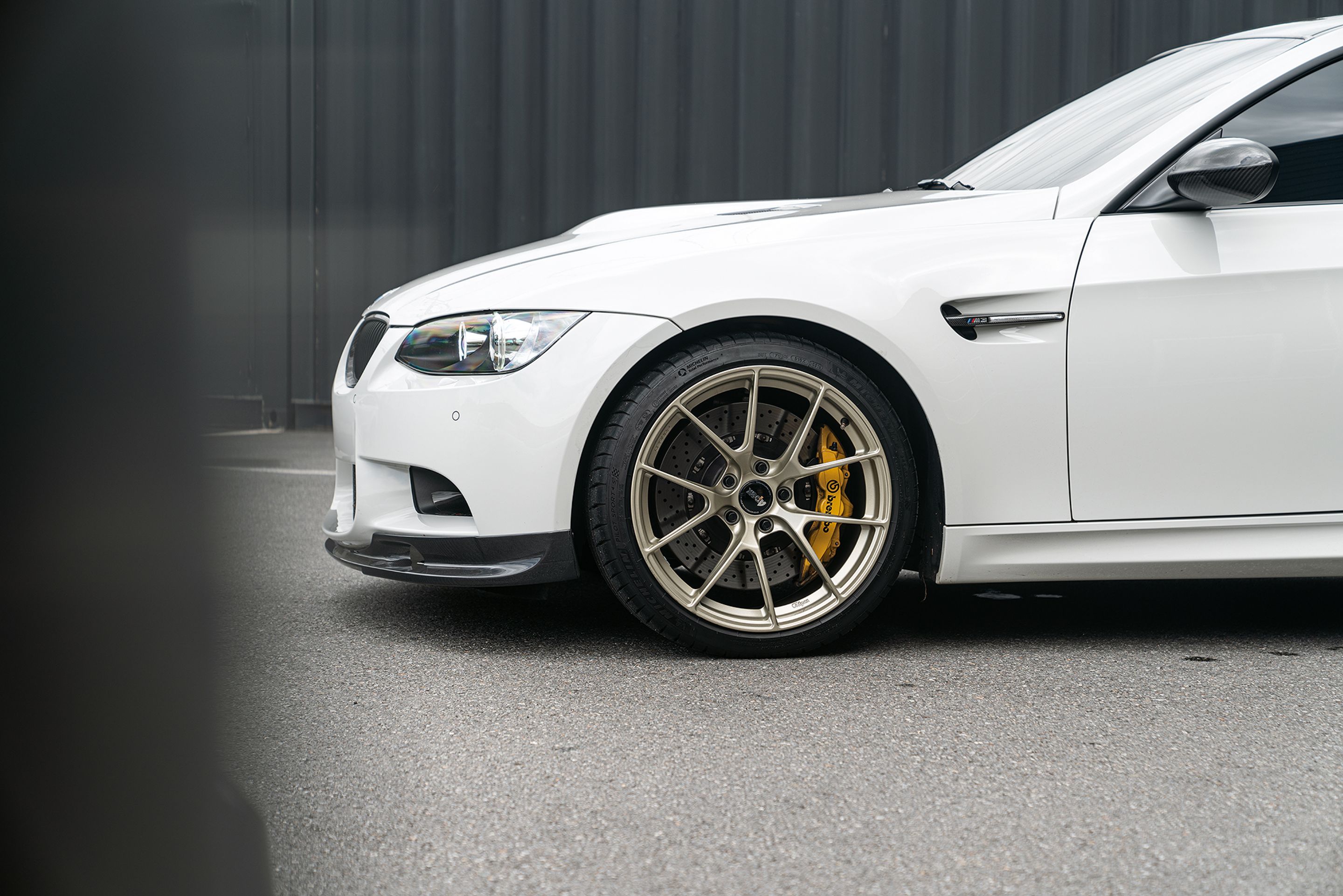 White BMW E92 Coupe M3 with 19" VS-5RS Apex wheels in Motorsport Gold