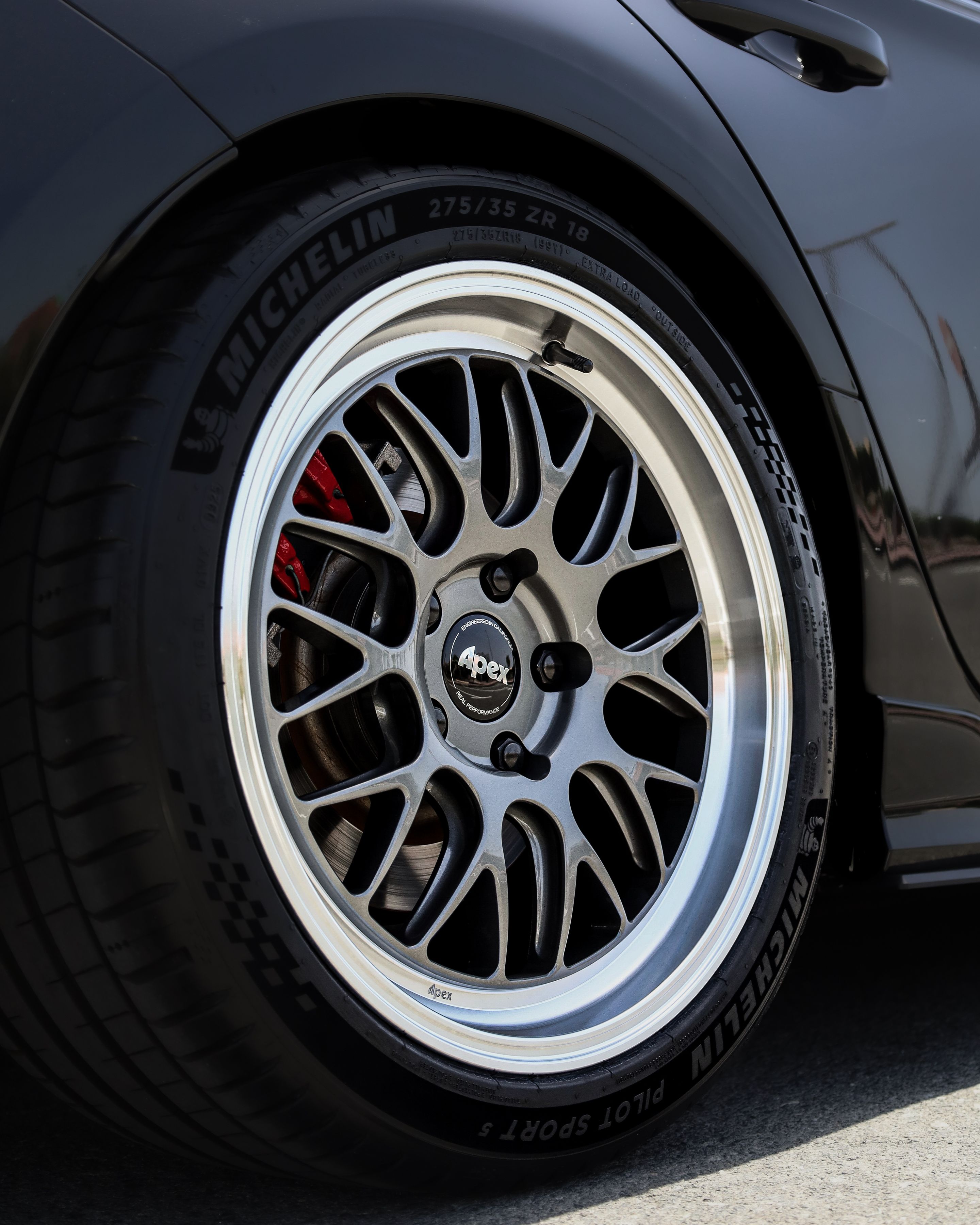 Black Honda FL5 Civic Type-R with 18" ML-10RT Apex wheels in Machined Lip Anthracite