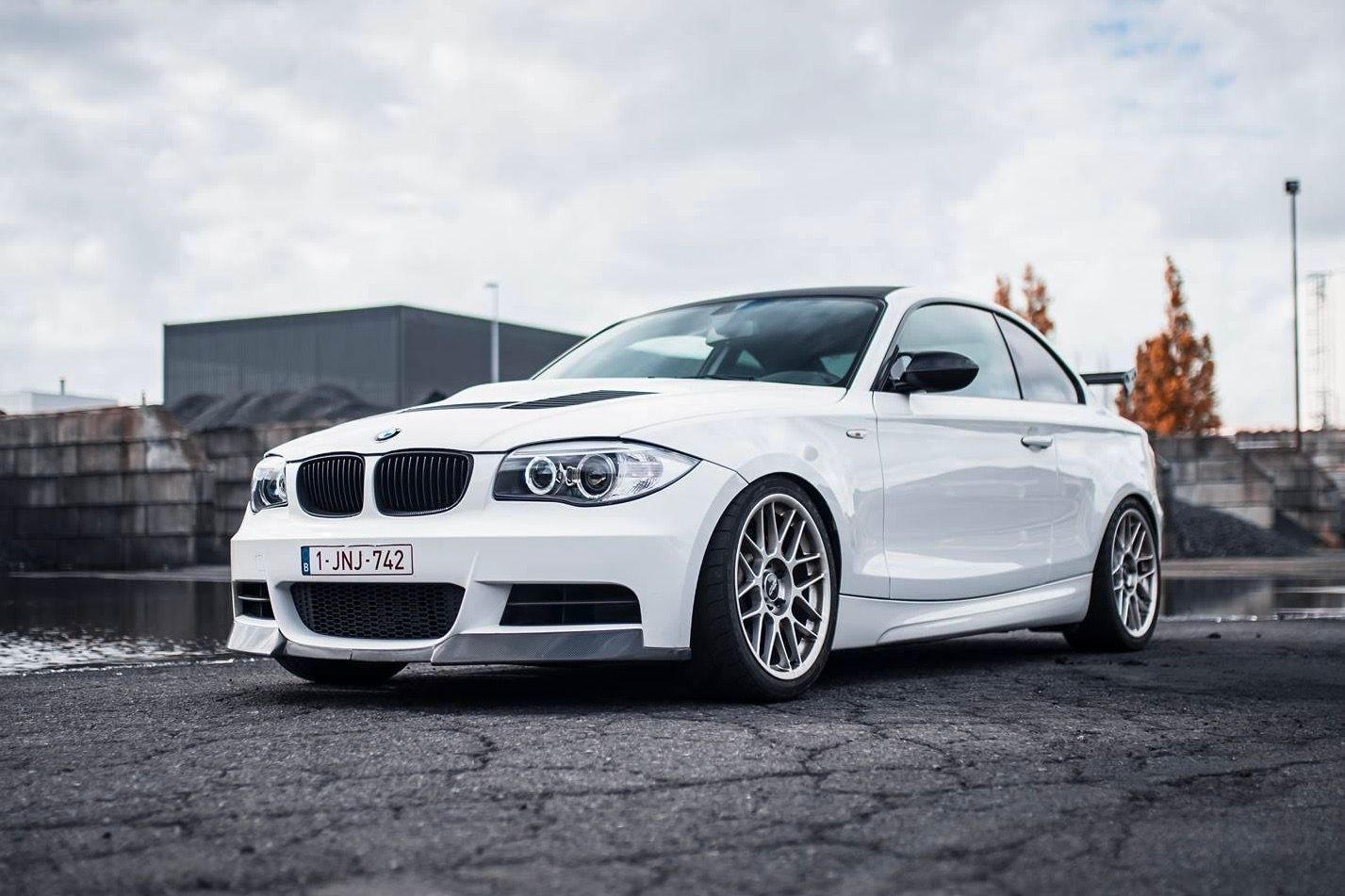 White BMW E82 Coupe 1 Series with 18" ARC-8 Apex wheels in Hyper Black