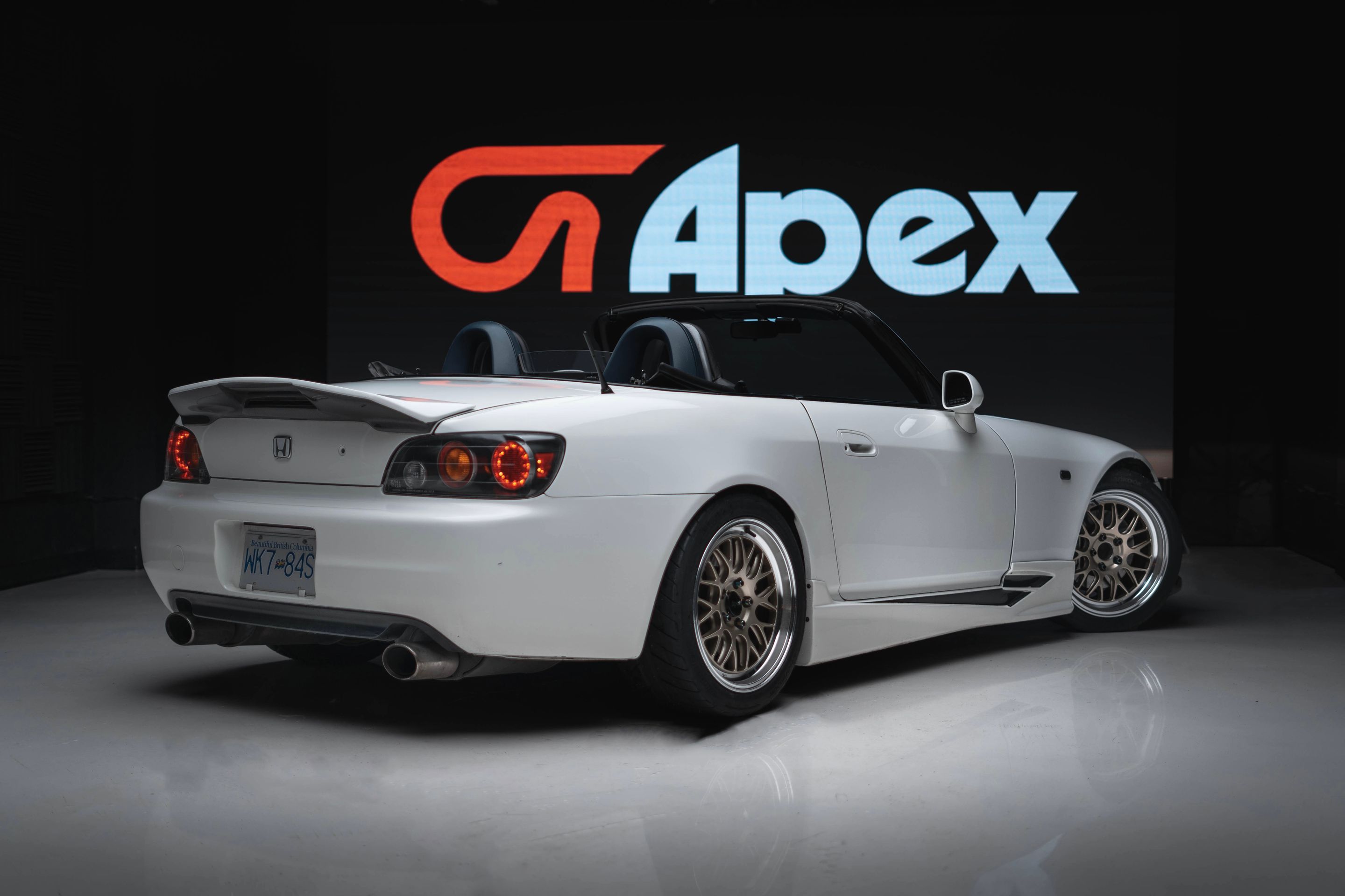 White Honda S2000 with 17" ML-10RT Apex wheels in Machined Lip Gloss Motorsport Gold