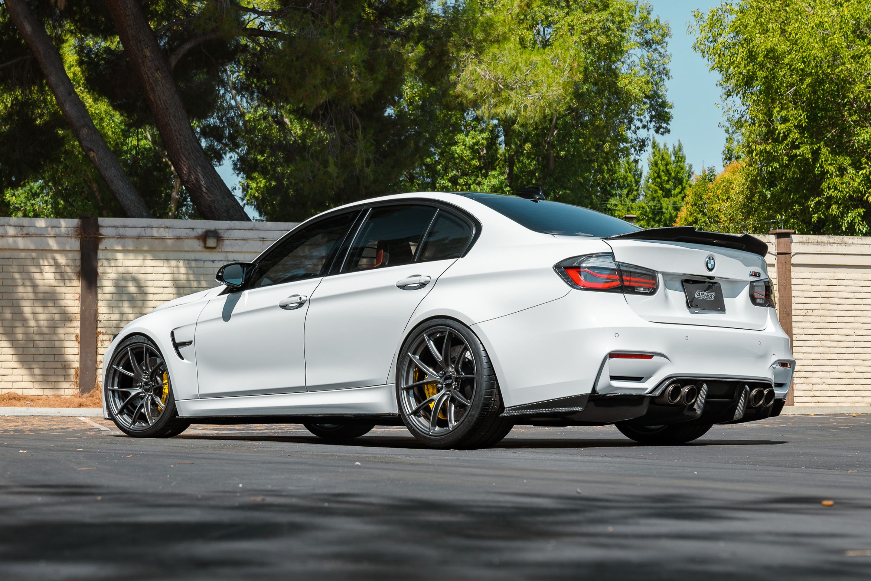 White BMW F80 M3 with 20" VS-5RS Apex wheels in Anthracite